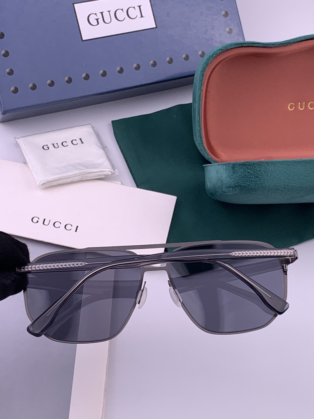 GUCCI 男款炫彩飞行员偏光太阳镜 ❤️材质：高清尼龙加厚卡槽高清偏光镜片 🌹无边框镜架💕颜👍型号：G