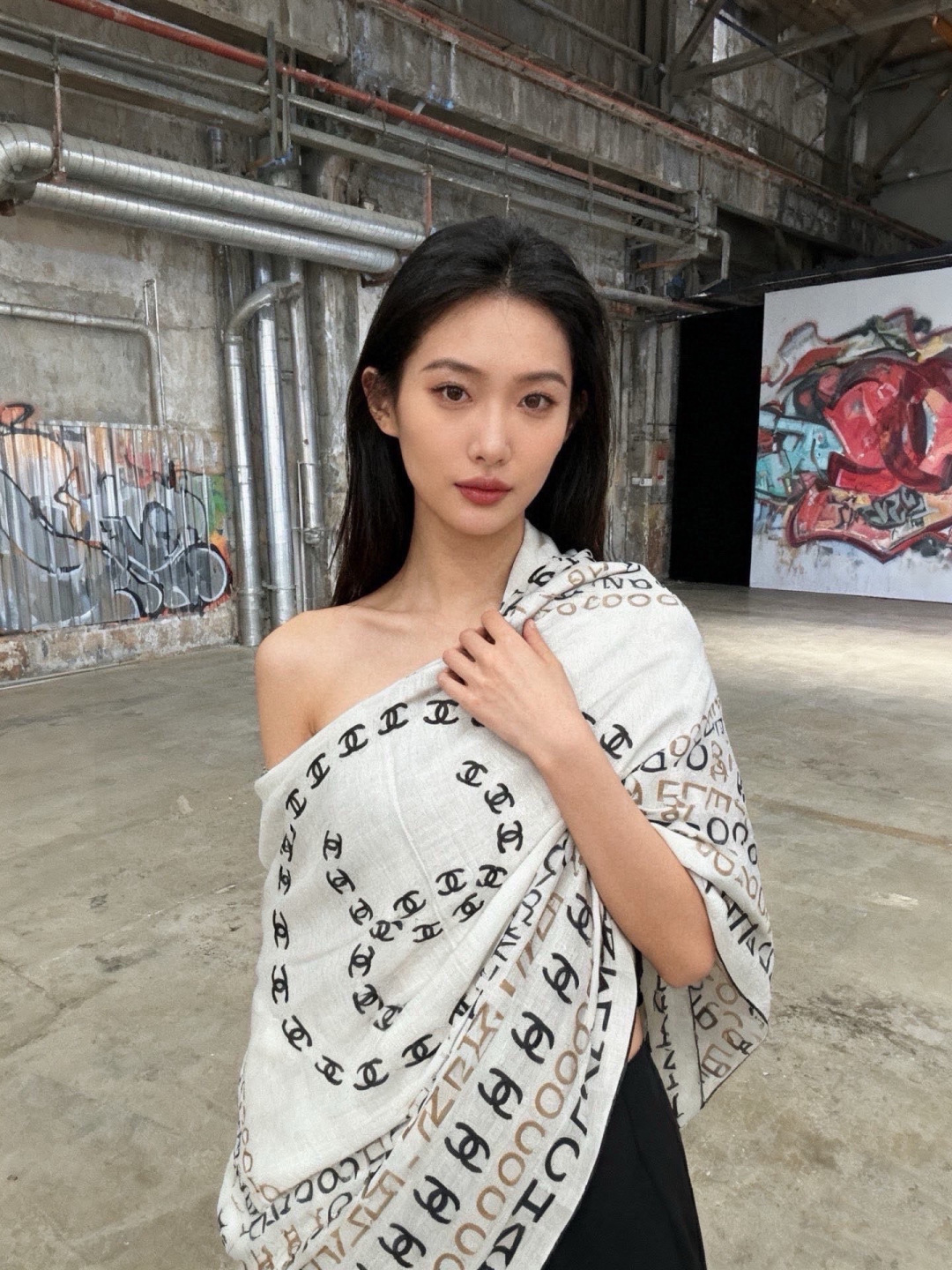 Chanel ~【140顶级双面丝绒披肩】香家logo与字母的完美碰撞设计底部还有隐隐约约的双C小Log