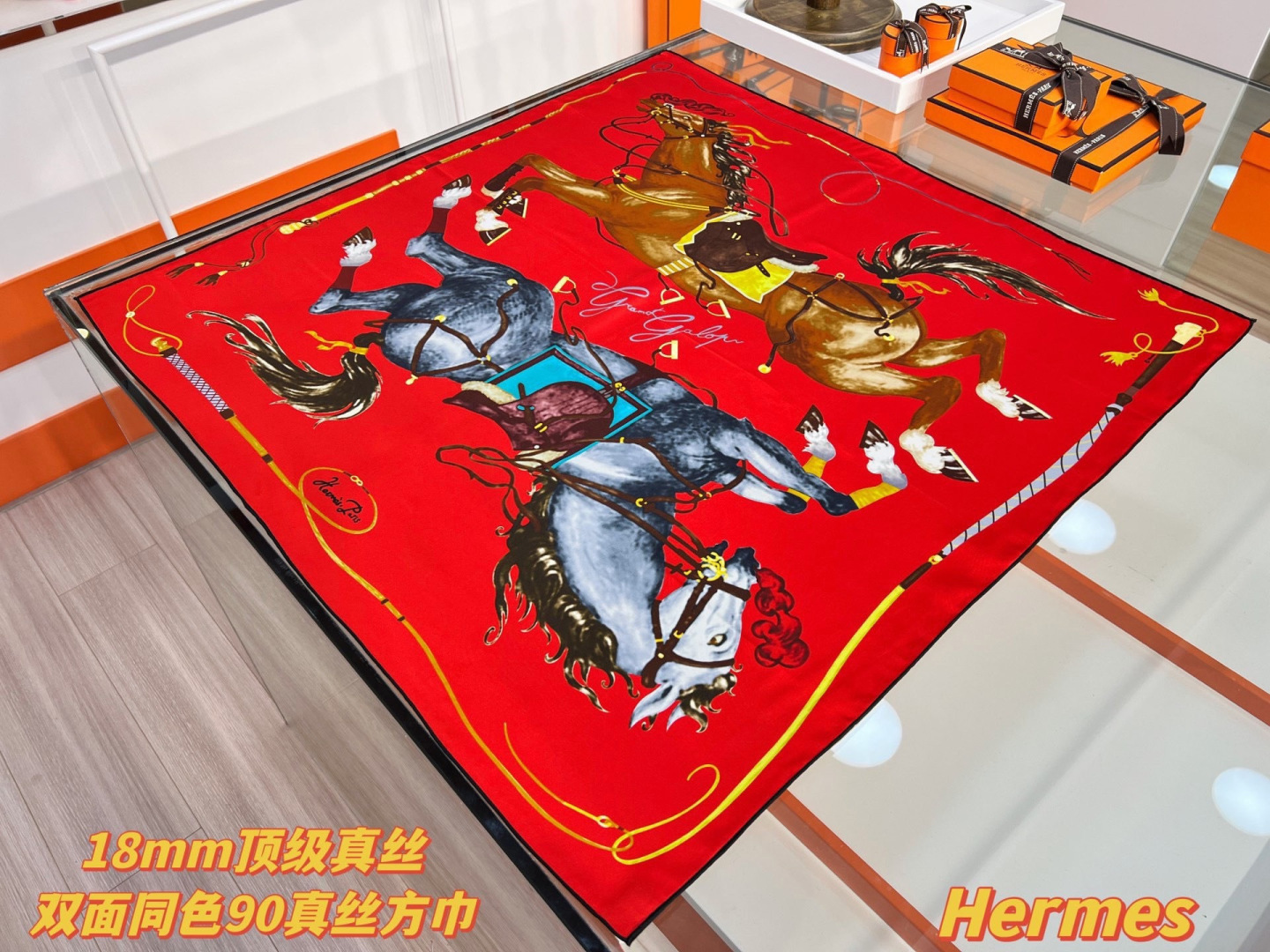 “纵意驰骋”90方巾-Hermes 丝巾名称：纵意驰骋设计师：Thibaut Rassat尺寸：88.5