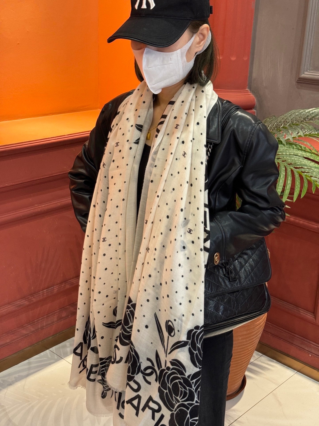 羊绒新款💞 新❤小香【山茶花长围巾】~超级抬气色！高级女人味！羊绒围巾也能这么美！！！这款双面花卉羊绒围