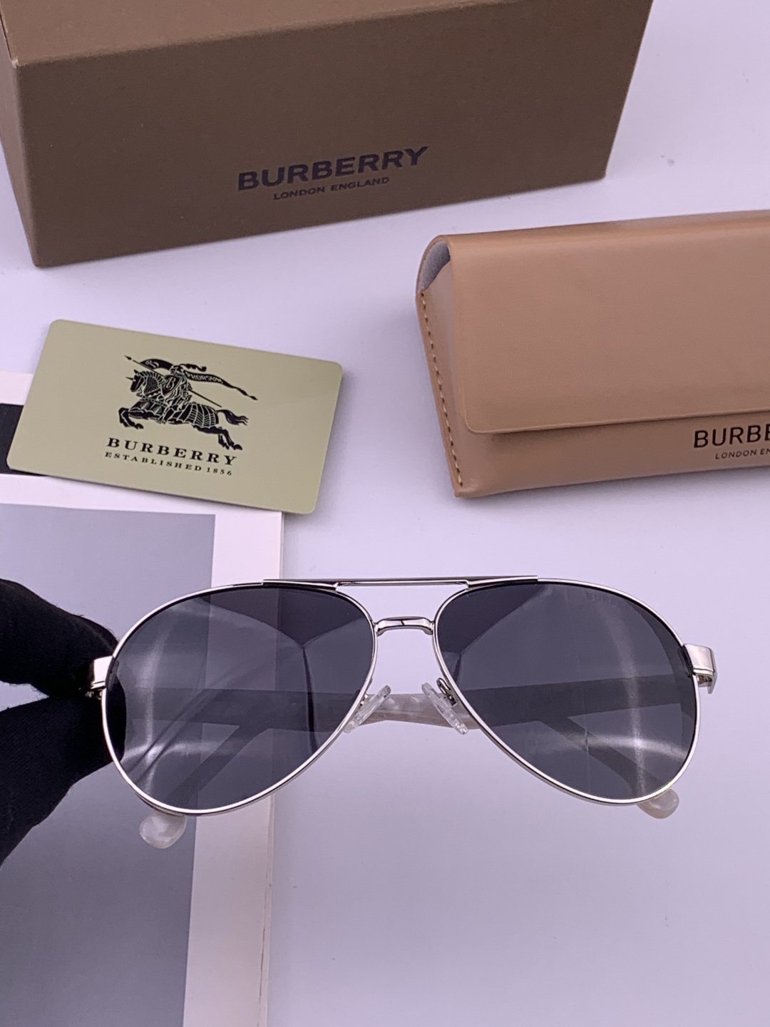 BURBERRY 巴宝莉，男士太阳眼镜🕶正版蛤蟆，太阳镜💋高品质，不挑脸，火的狠🍁新款🍁无死角🔝型号：B