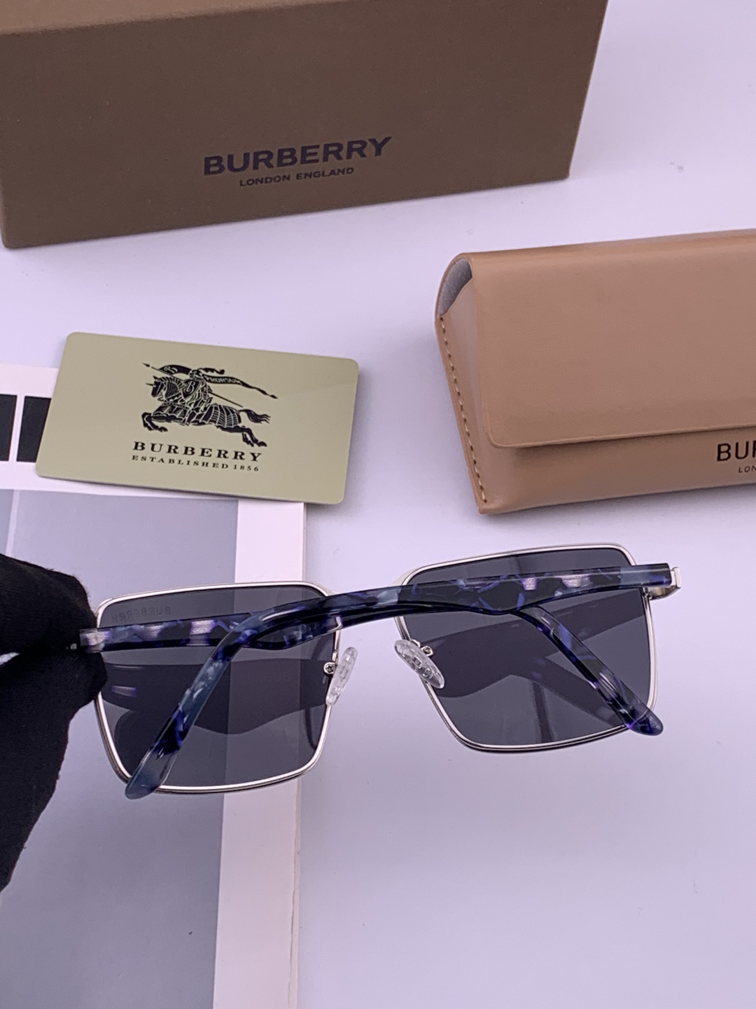 BURBERRY 巴宝莉，男士太阳眼镜🕶正版蛤蟆，太阳镜💋高品质，不挑脸，火的狠🍁新款🍁无死角🔝型号：B