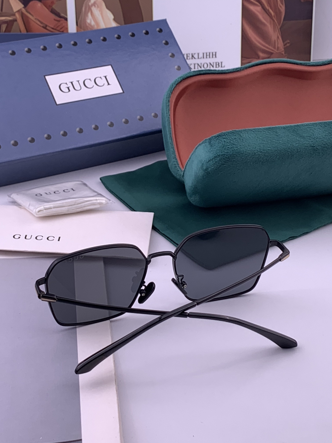 GUCCI 男款炫彩飞行员偏光太阳镜 ❤️材质：高清尼龙加厚卡槽高清偏光镜片 🌹无边框镜架💕颜👍型号：G
