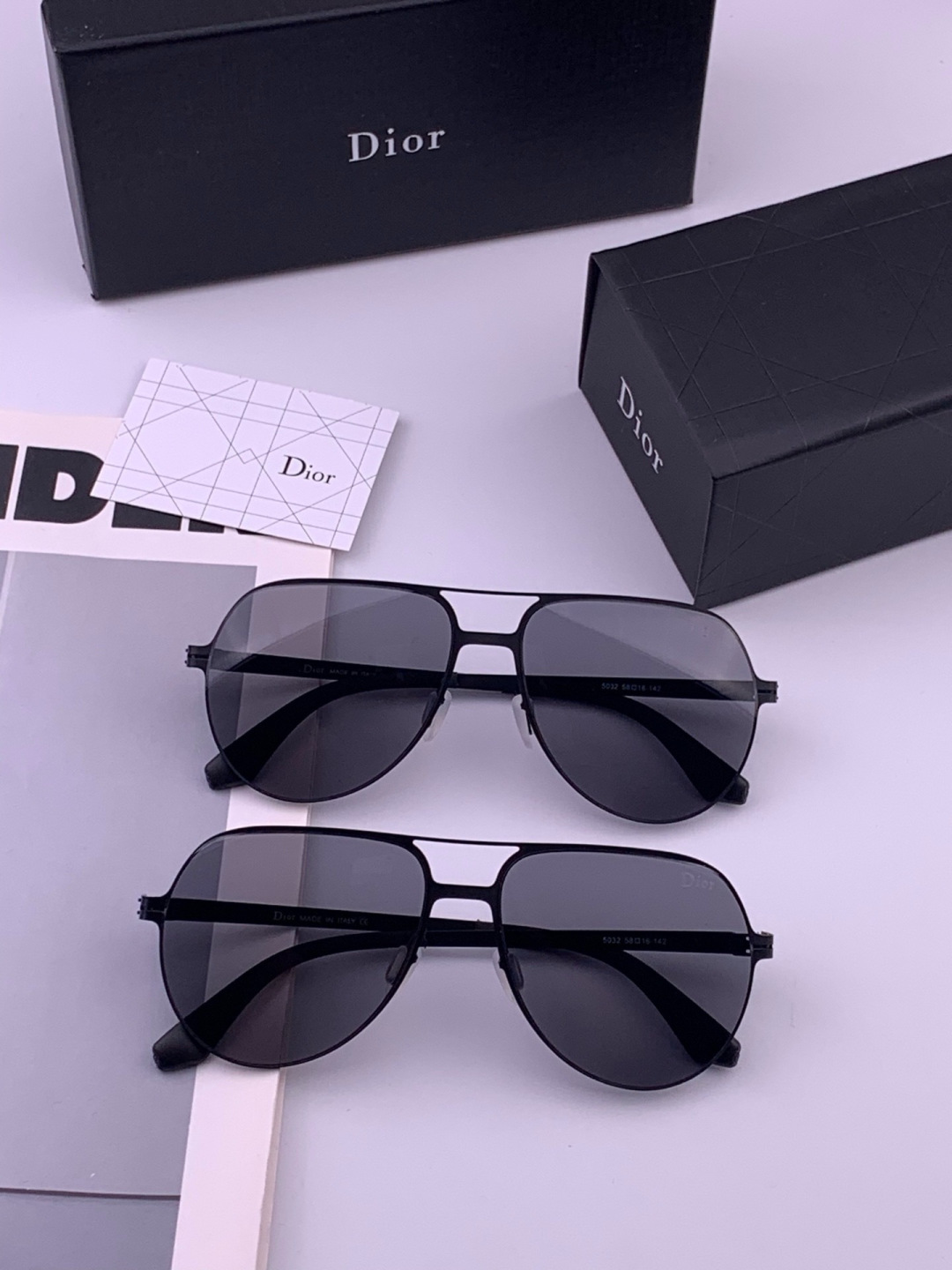 DIOR-迪奥  新款超轻无螺丝压不坏系列情侣款太阳镜高清尼龙镜片 商务旅行版 绅士高清太阳眼镜 （舒适