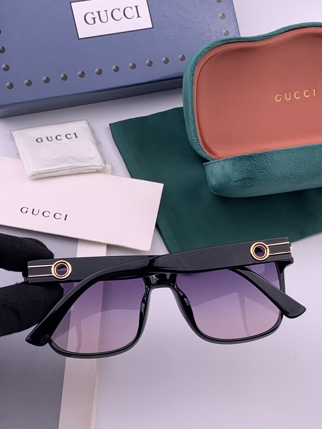GUCCI 开春新款 最新款方框太阳镜 各路网红纷纷带起气场满分‼️ 俏皮甜美.上脸效果更佳.金属质感超