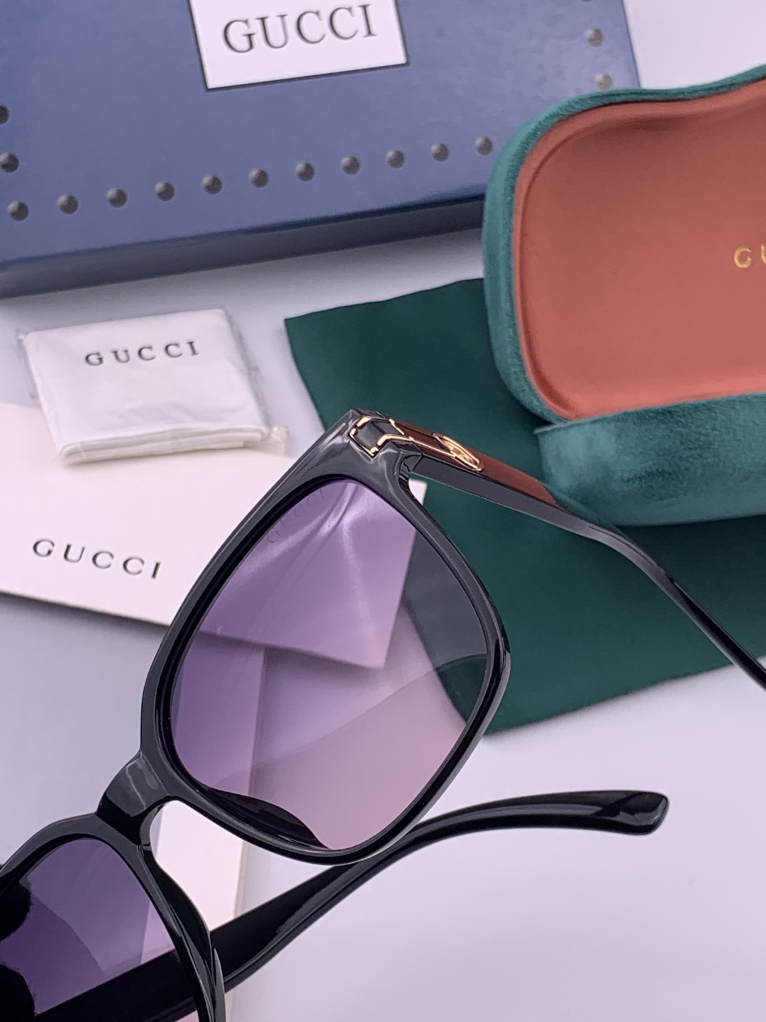 GUCCI 开春新款 最新款方框太阳镜 各路网红纷纷带起气场满分‼️ 俏皮甜美.上脸效果更佳.金属质感超