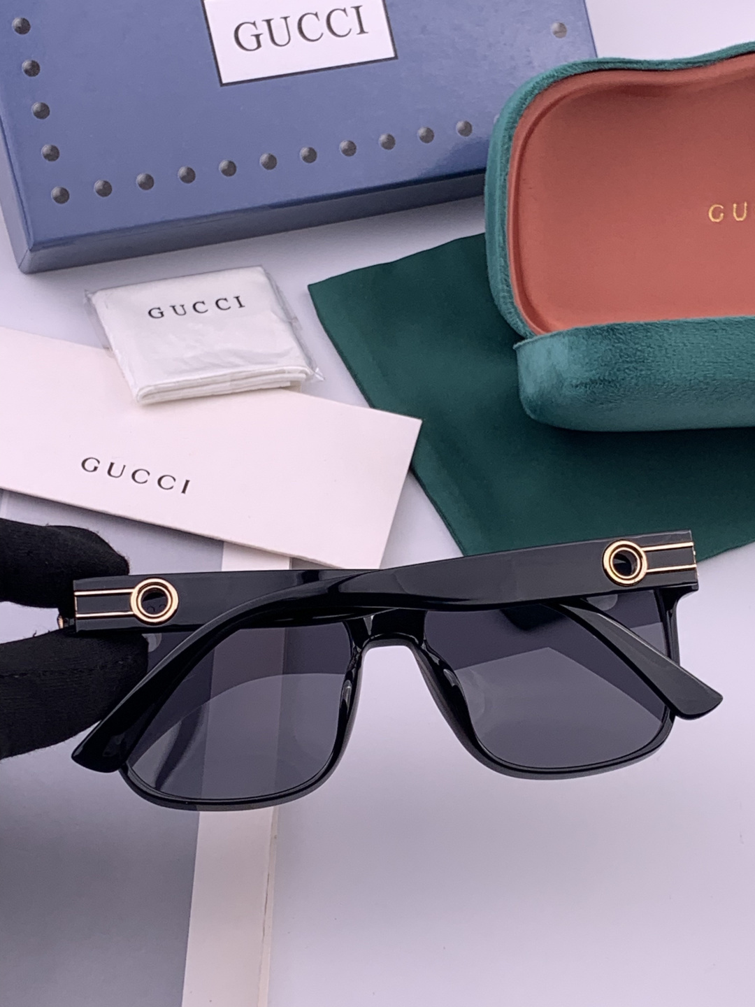 GUCCI 开春新款 最新款方框太阳镜 各路网红纷纷带起气场满分‼️ 俏皮甜美.上脸效果更佳.金属质感超
