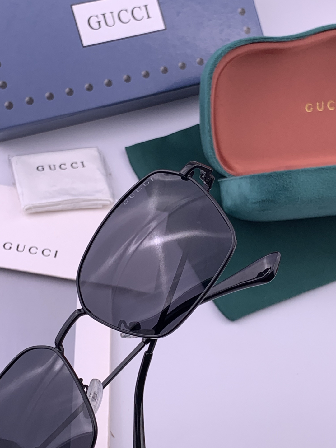 GUCCI-新款情侣款偏光太阳镜、完美品质，独特设计  适合各种脸型，‼️经典太阳镜 超个性 古典与时尚