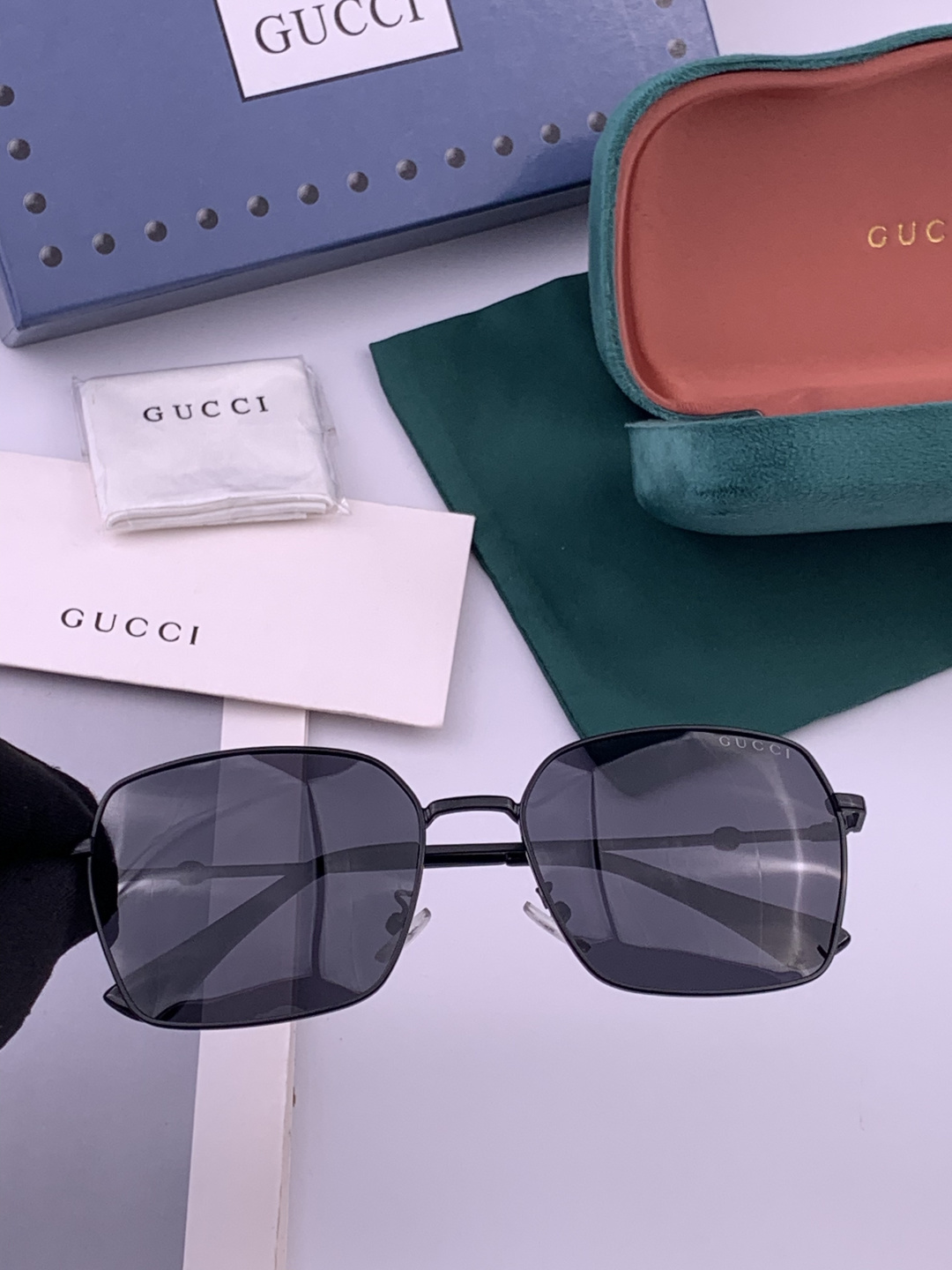 GUCCI-新款情侣款偏光太阳镜、完美品质，独特设计  适合各种脸型，‼️经典太阳镜 超个性 古典与时尚