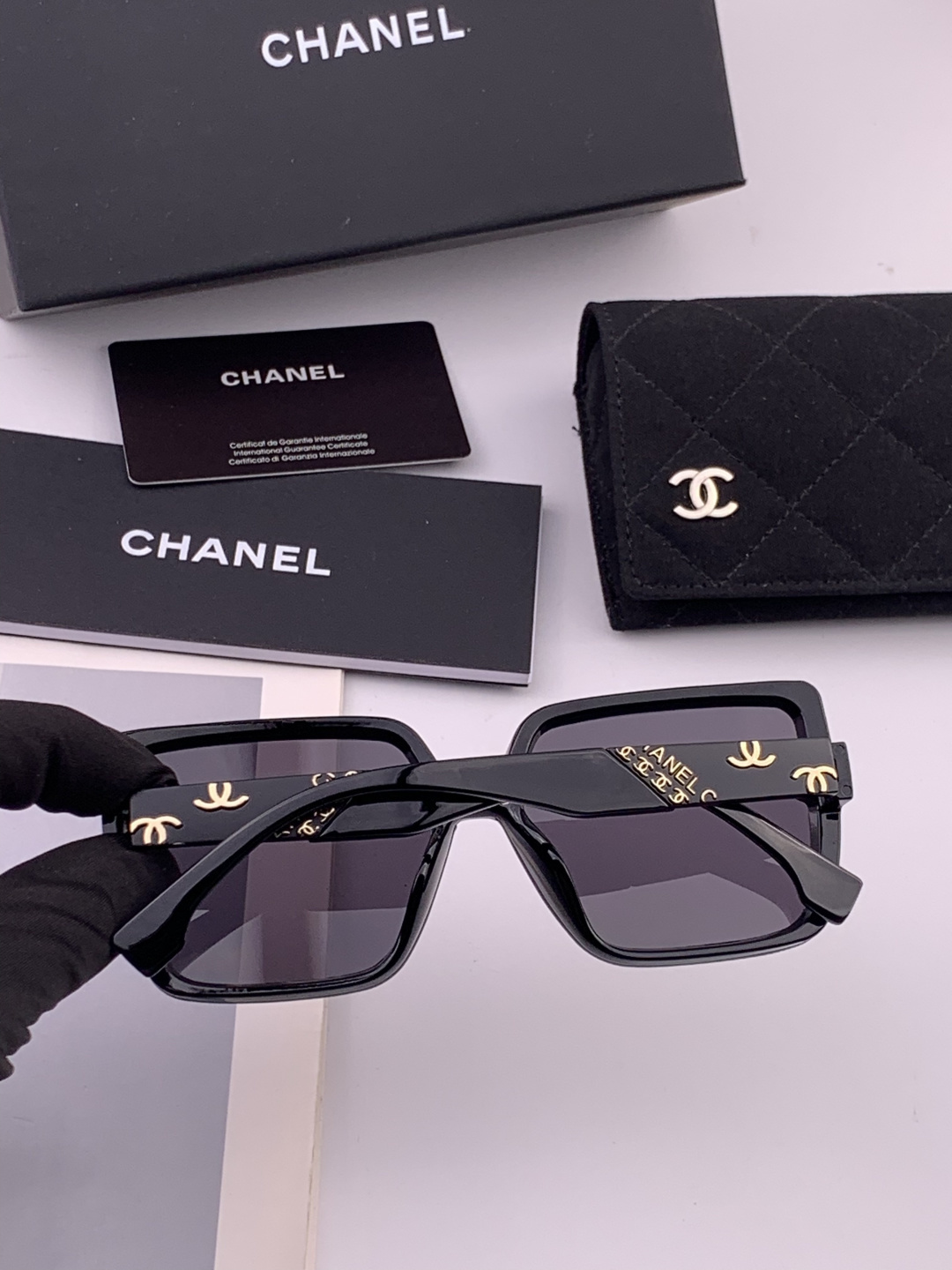 Chanel大框太阳镜墨镜  经典的方框设计，不挑脸型，无论搭配大衣还是连衣裙都非常显气质太阳镜预防紫外