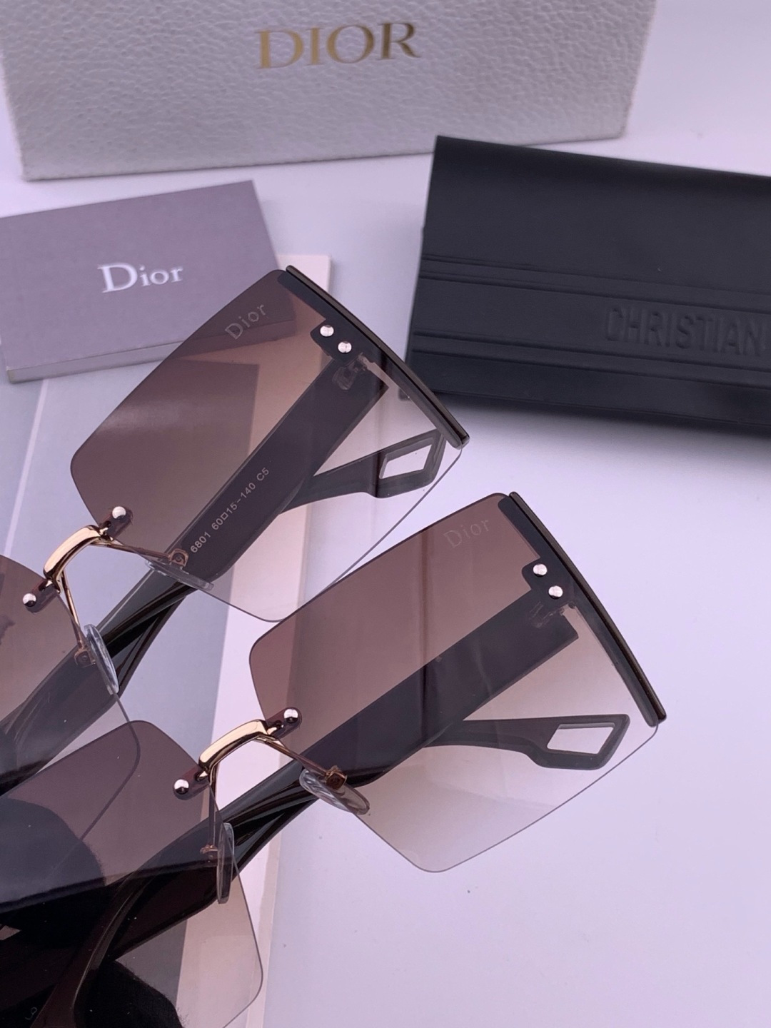 DIOR 新款女士方框太阳眼镜 开车墨镜 新款金属无框太阳镜  时尚大方 舒适轻盈 精致奢华 超轻 型号