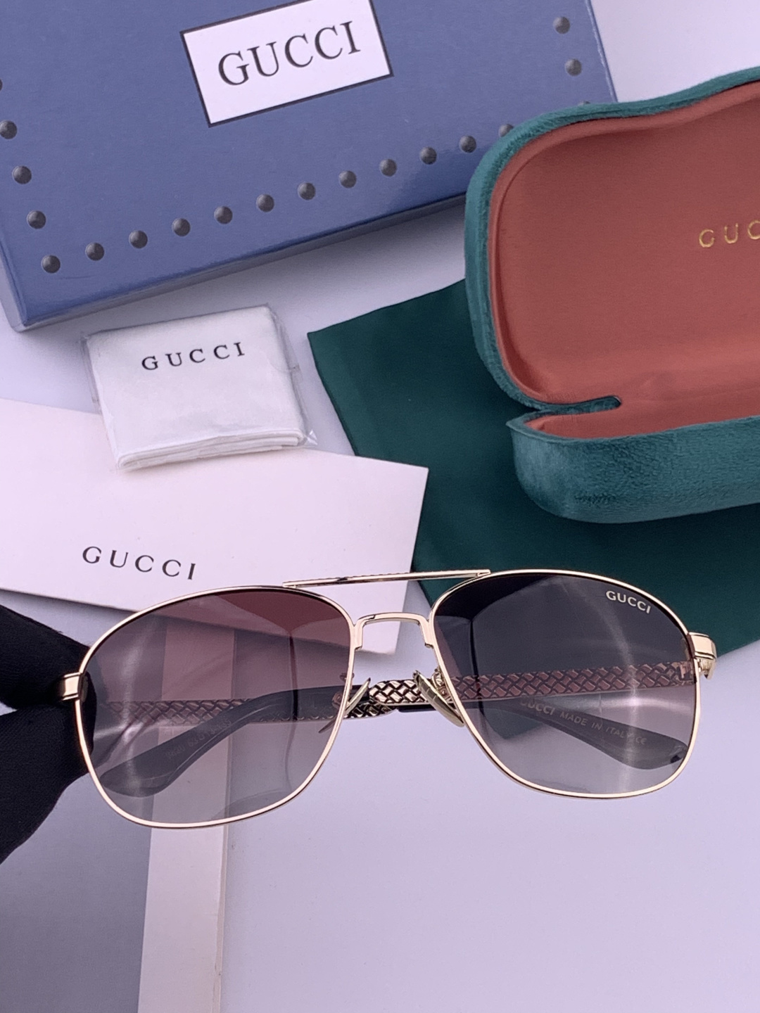 Gucci 。  高品质男女款墨镜   👍 进口宝丽来偏光镜片  。蛤蟆镜 开车钓鱼都可 。百搭显瘦墨镜