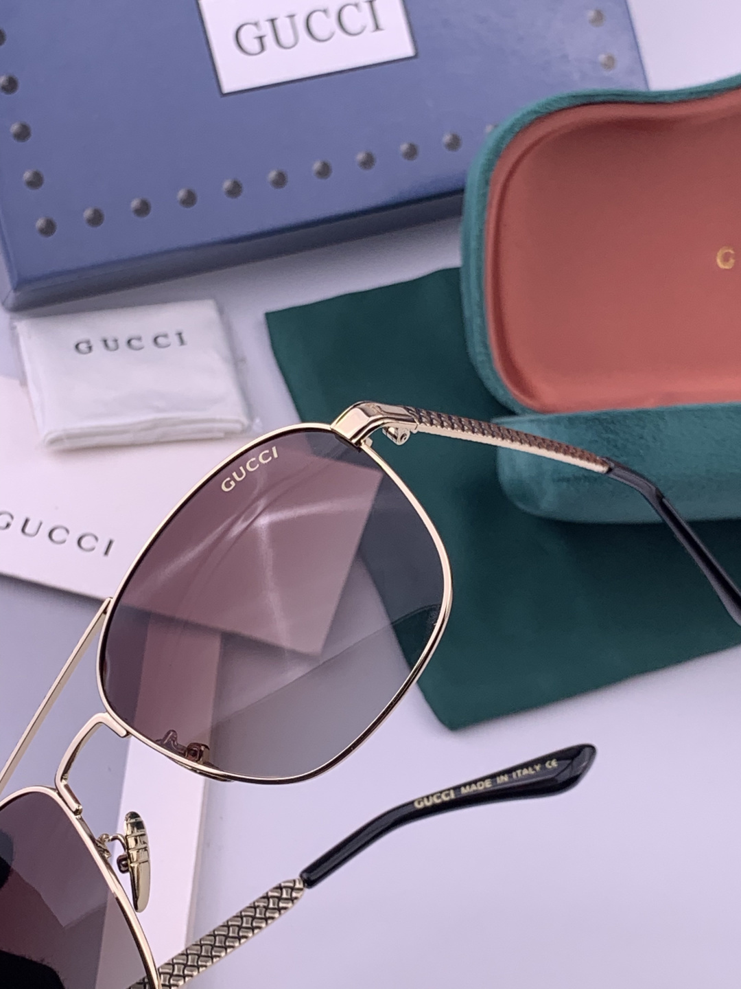 Gucci 。  高品质男女款墨镜   👍 进口宝丽来偏光镜片  。蛤蟆镜 开车钓鱼都可 。百搭显瘦墨镜