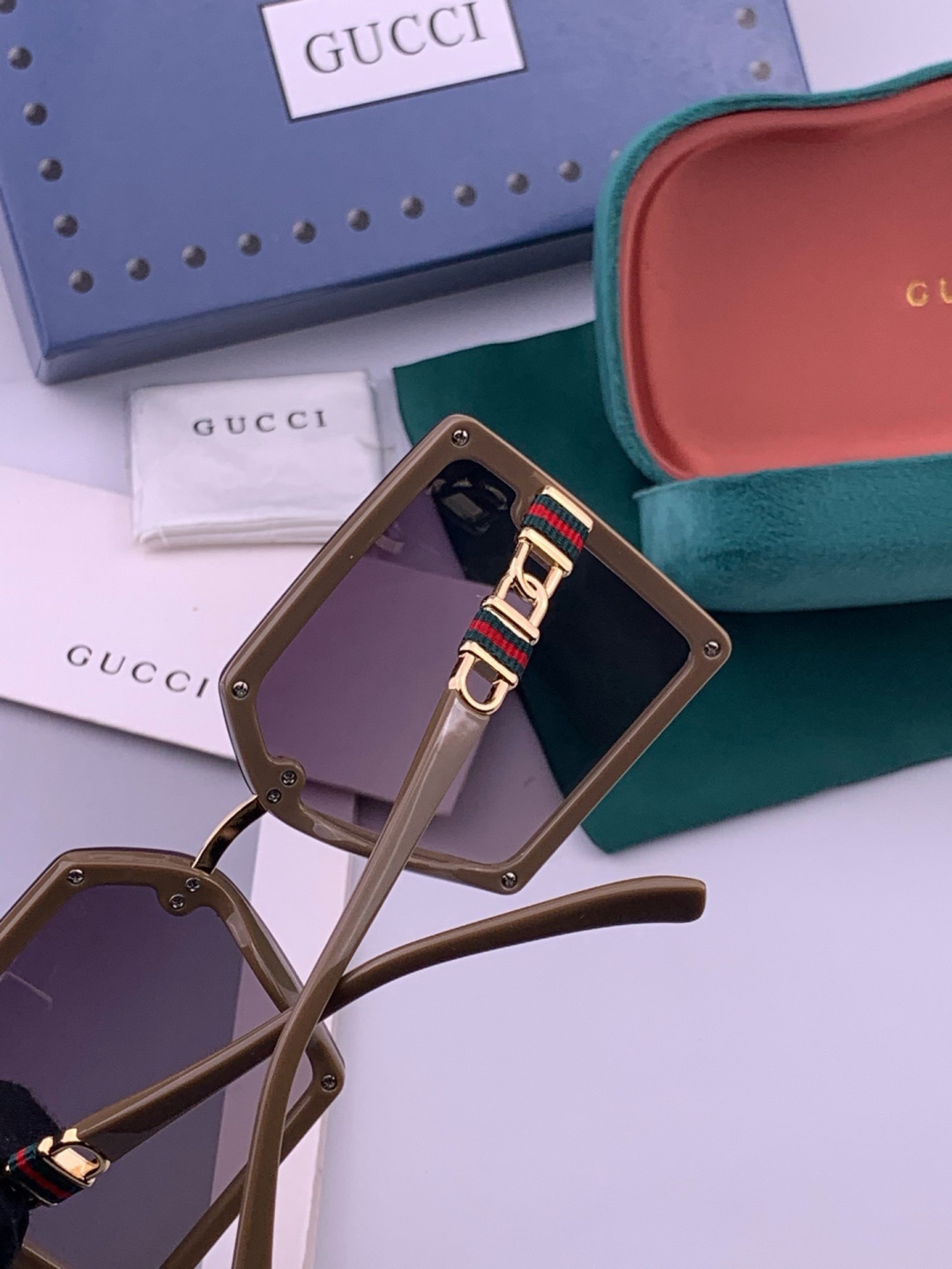 【TR偏光系列】Gucci   经典的方框设计，不挑脸型，无论搭配大衣还是连衣裙都非常显气质偏光镜片预防