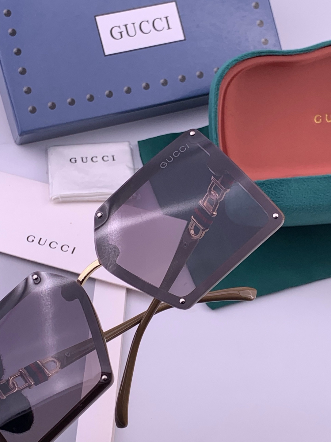 【TR偏光系列】Gucci   经典的方框设计，不挑脸型，无论搭配大衣还是连衣裙都非常显气质偏光镜片预防
