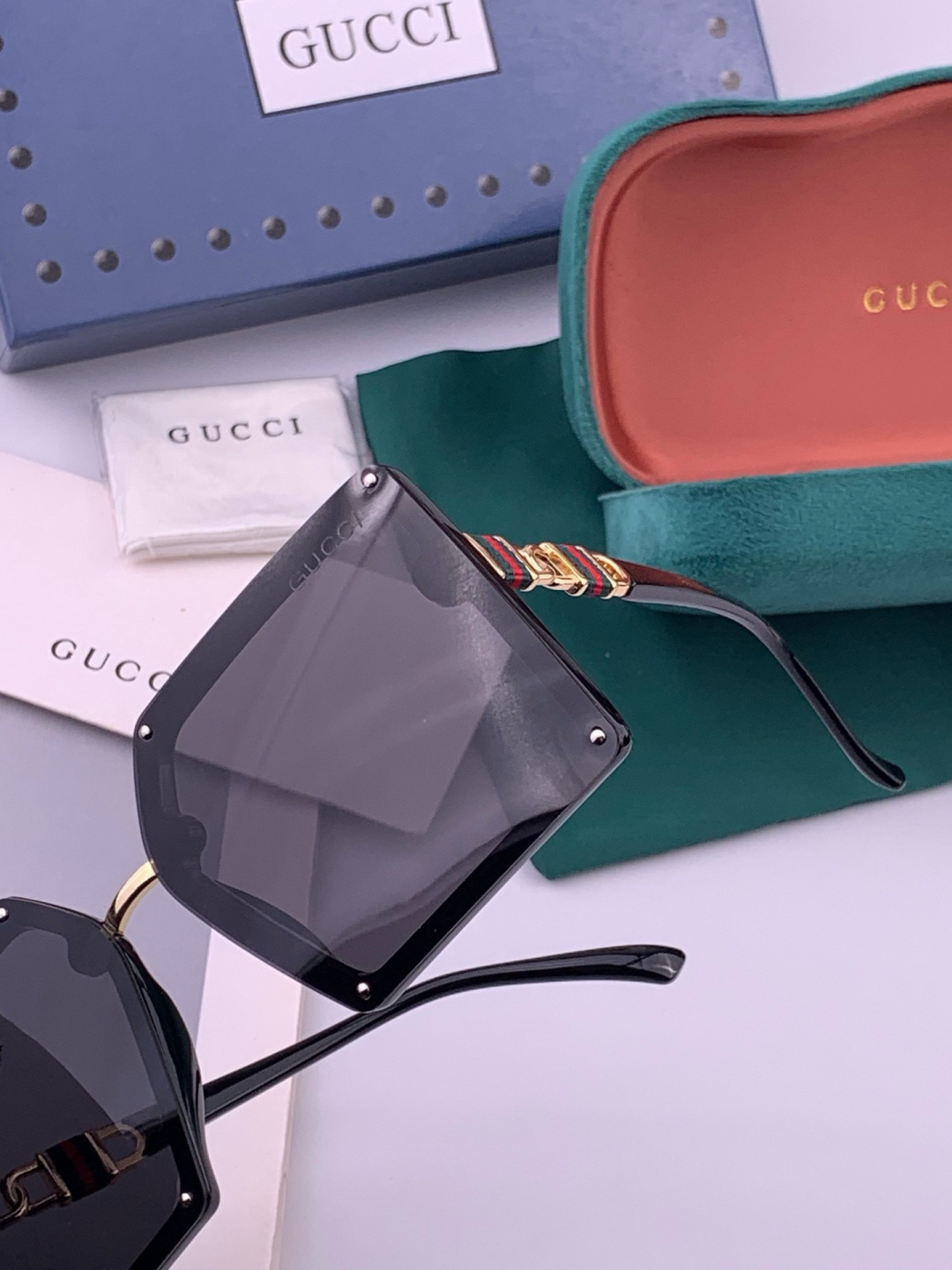 【TR偏光系列】Gucci   经典的方框设计，不挑脸型，无论搭配大衣还是连衣裙都非常显气质偏光镜片预防