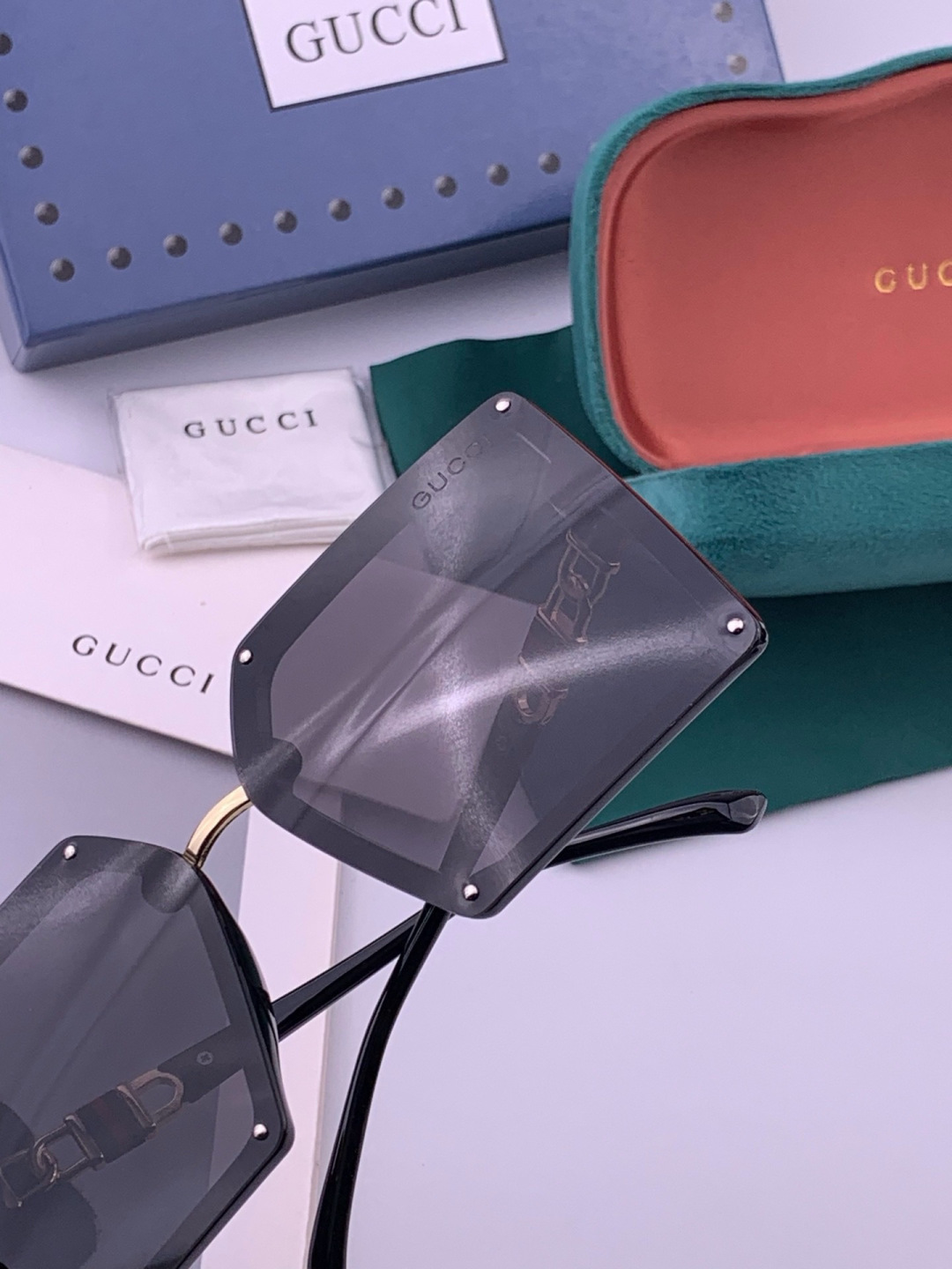 【TR偏光系列】Gucci   经典的方框设计，不挑脸型，无论搭配大衣还是连衣裙都非常显气质偏光镜片预防