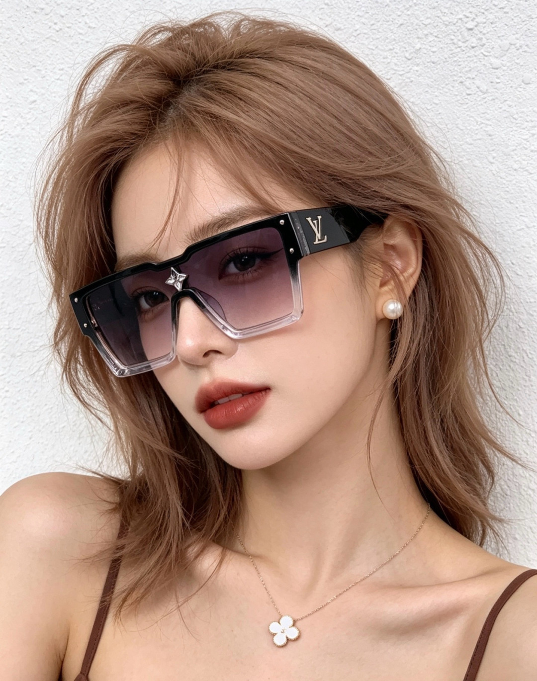 LV 新款女士方框太阳眼镜 开车墨镜 新款太阳镜  时尚大方 舒适轻盈 精致奢华 超轻 型号：L7600