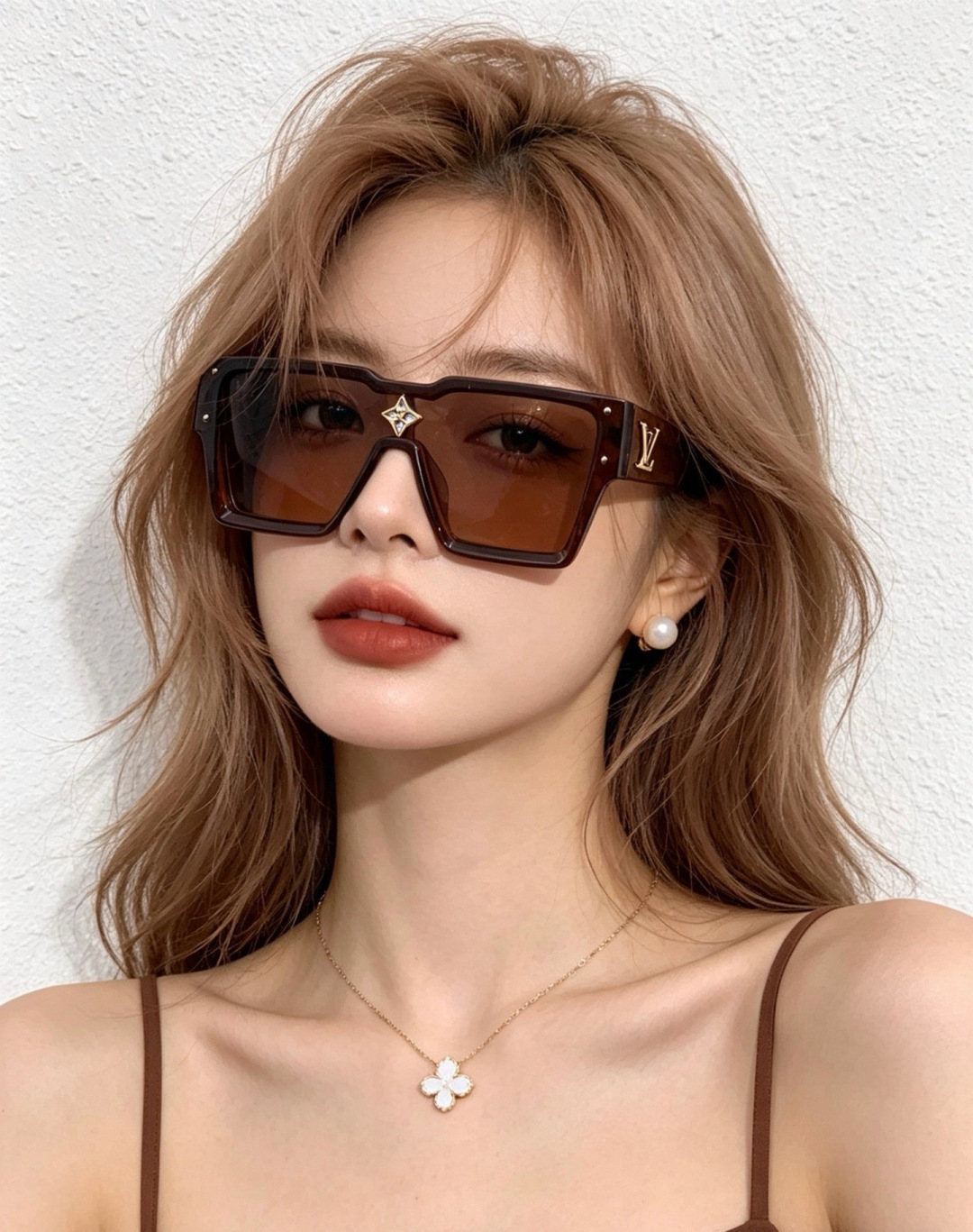 LV 新款女士方框太阳眼镜 开车墨镜 新款太阳镜  时尚大方 舒适轻盈 精致奢华 超轻 型号：L7600