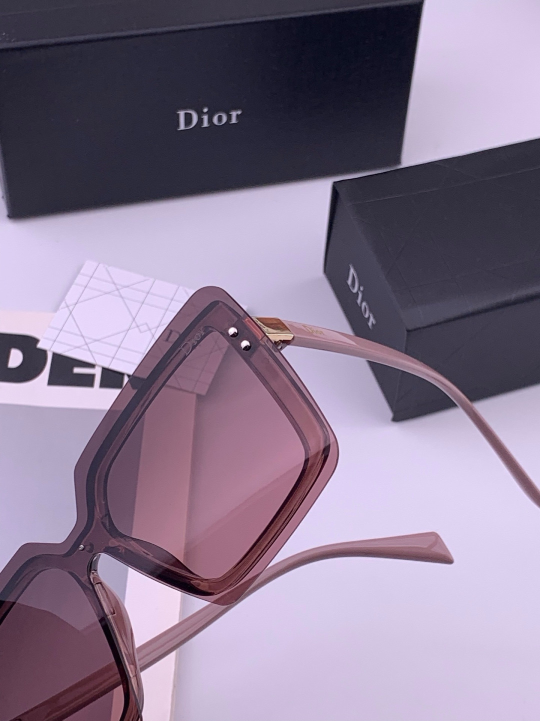 🔺 【DIOR-迪奥】开春新款 潮流爆款 时尚太阳镜 高品质 佩戴舒适 网红潮款墨镜 型号：D7996