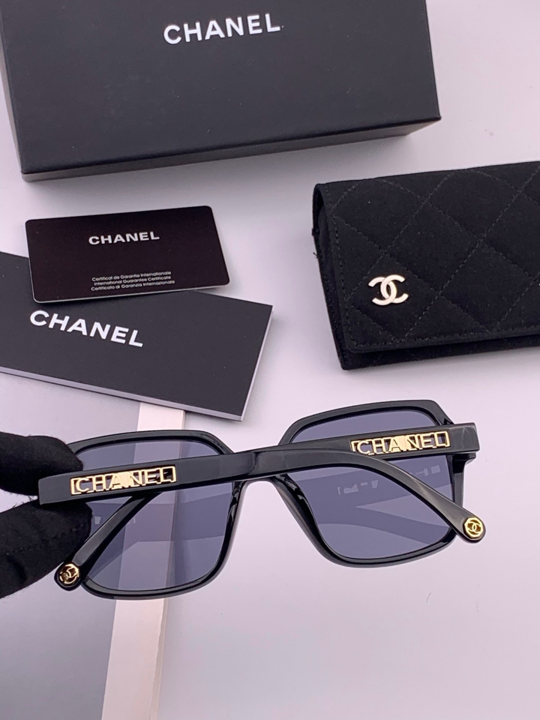 新品CHANEL 香奈儿太阳镜以独特魅力和前卫风格诠释春夏最新眼镜，质感超好佩带舒适 型号：CH2700