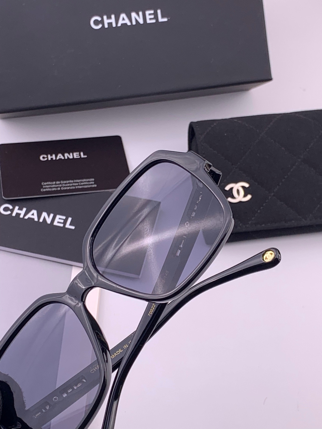 新品CHANEL 香奈儿太阳镜以独特魅力和前卫风格诠释春夏最新眼镜，质感超好佩带舒适 型号：CH2700
