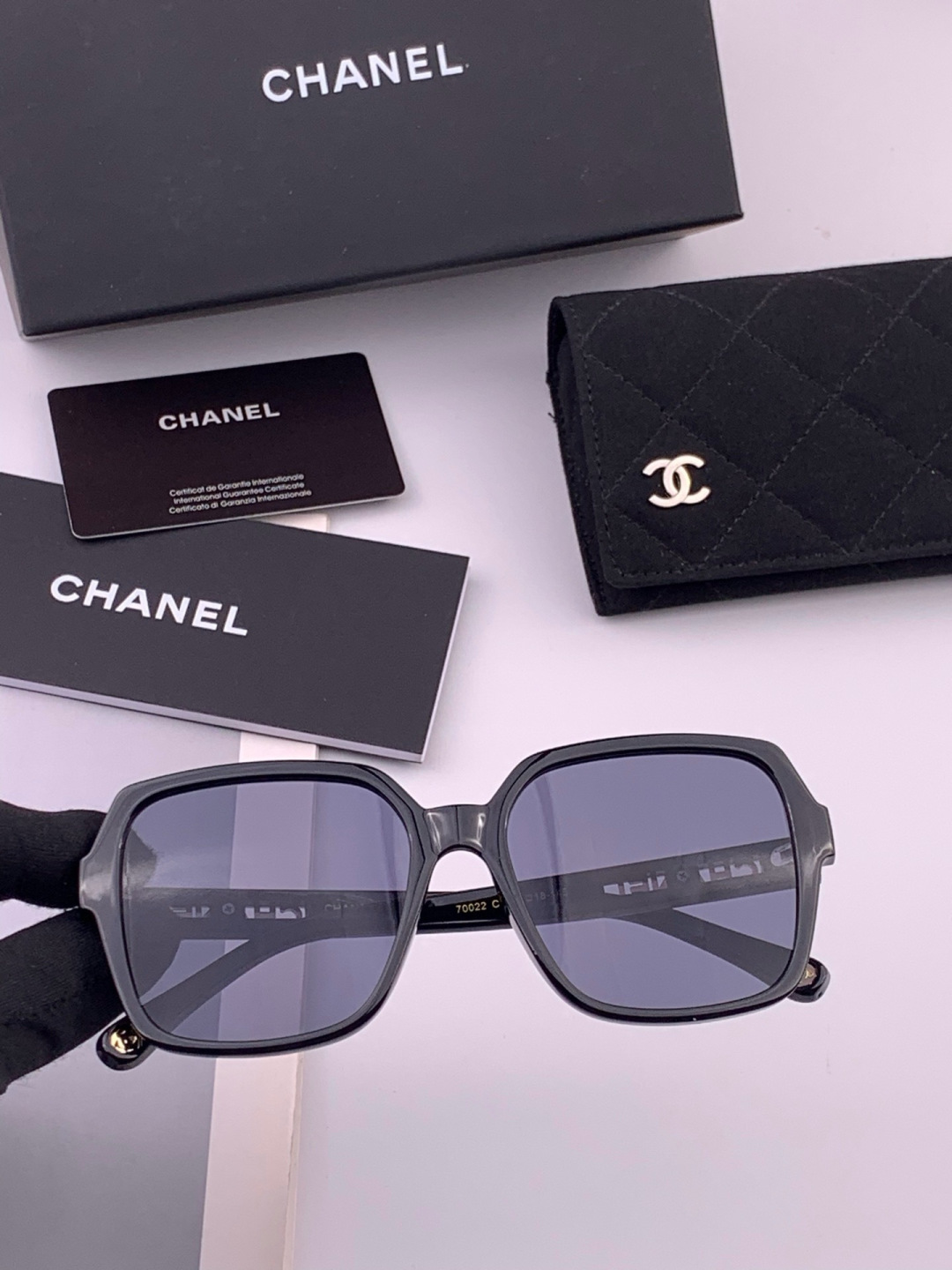 新品CHANEL 香奈儿太阳镜以独特魅力和前卫风格诠释春夏最新眼镜，质感超好佩带舒适 型号：CH2700