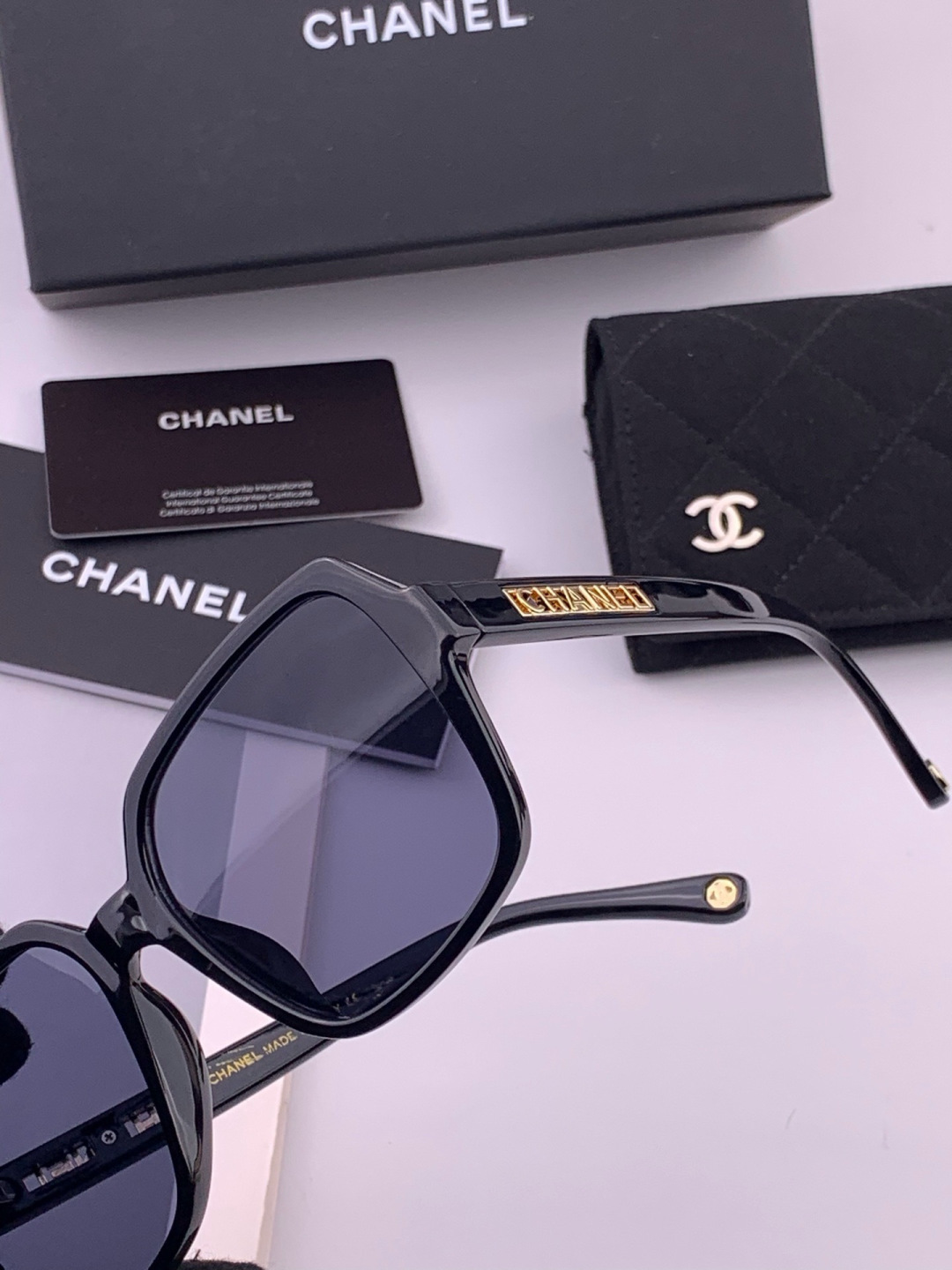 新品CHANEL 香奈儿太阳镜以独特魅力和前卫风格诠释春夏最新眼镜，质感超好佩带舒适 型号：CH2700
