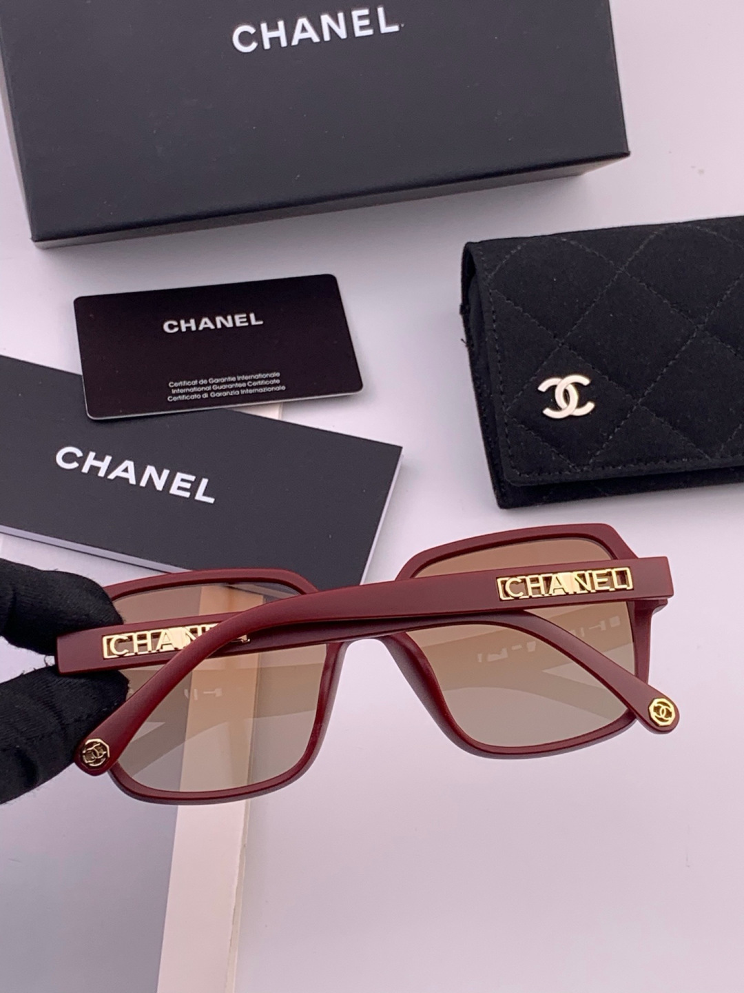 新品CHANEL 香奈儿太阳镜以独特魅力和前卫风格诠释春夏最新眼镜，质感超好佩带舒适 型号：CH2700