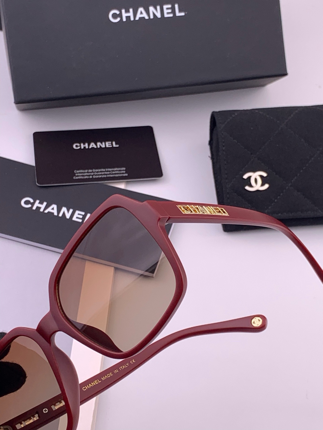 新品CHANEL 香奈儿太阳镜以独特魅力和前卫风格诠释春夏最新眼镜，质感超好佩带舒适 型号：CH2700