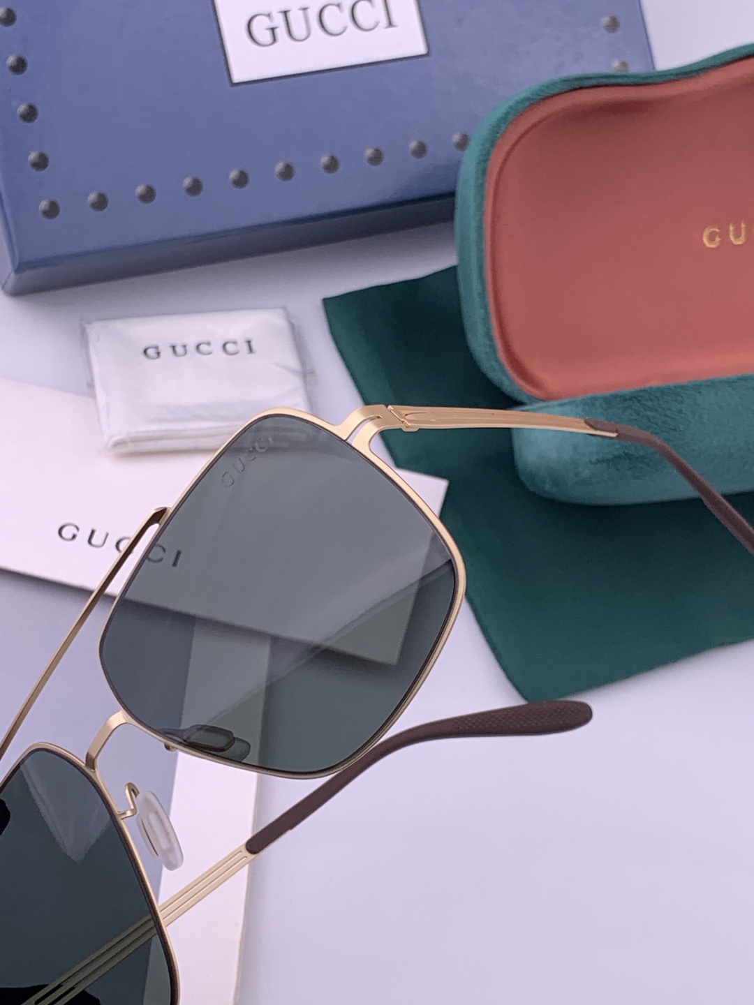 ♦️ GUCCI 新款男女情侣款太阳镜多边形墨镜iP电镀永不褪色 超轻超有弹性整幅眼镜无螺丝重要的是压不