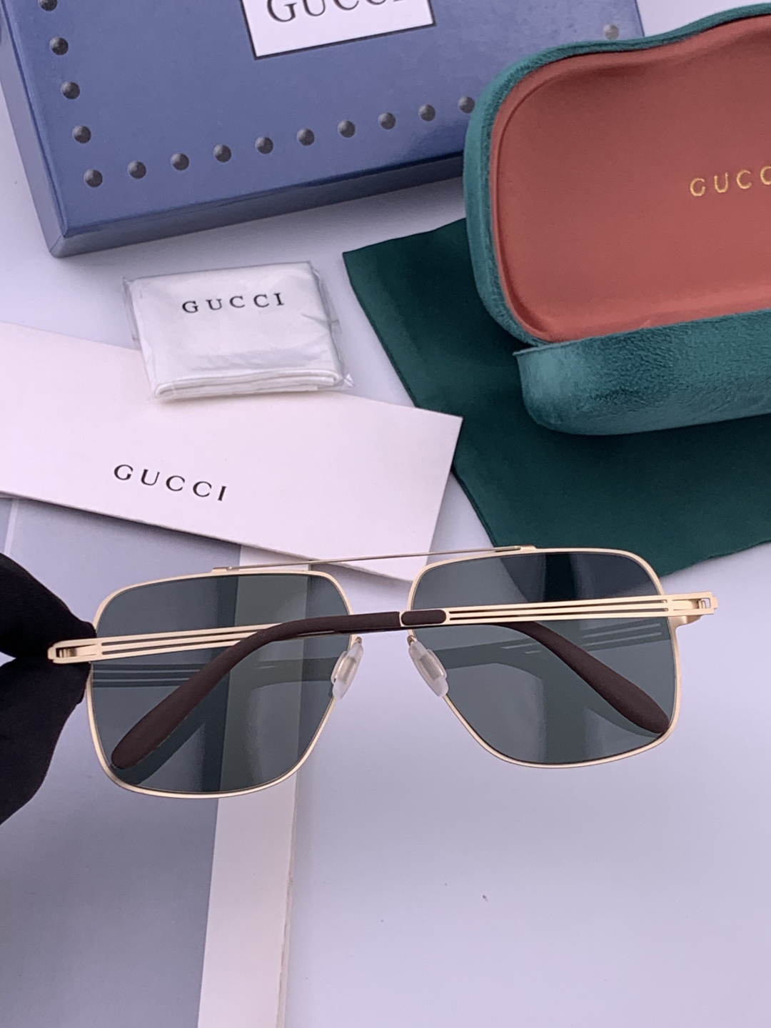 ♦️ GUCCI 新款男女情侣款太阳镜多边形墨镜iP电镀永不褪色 超轻超有弹性整幅眼镜无螺丝重要的是压不