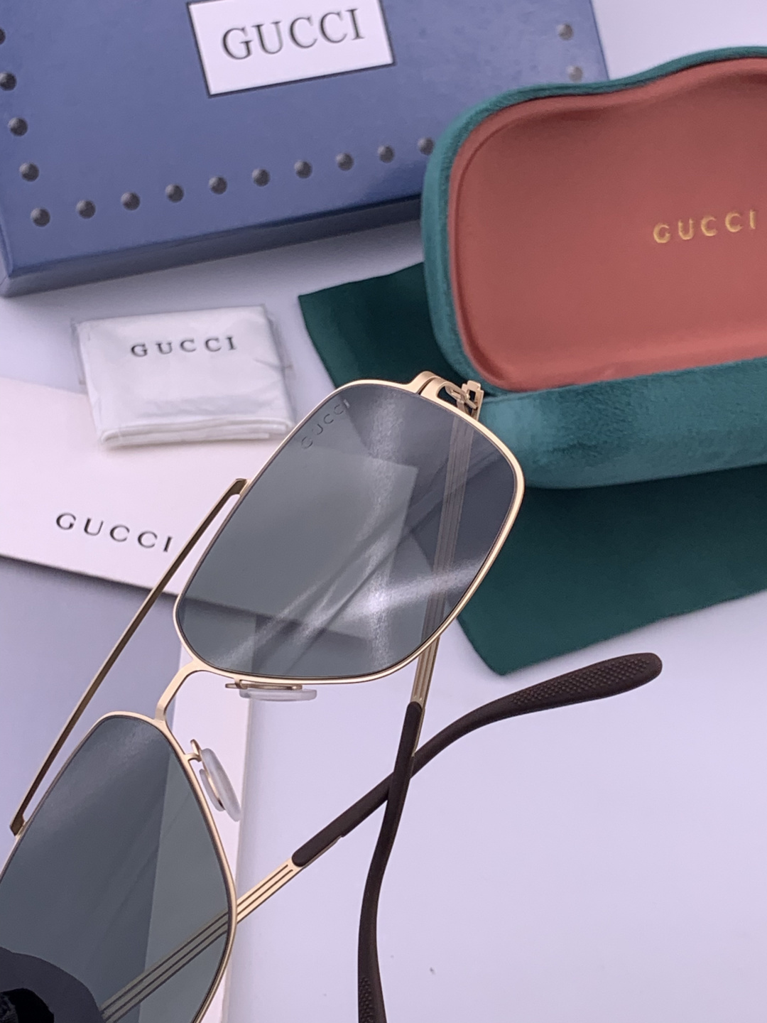 ♦️ GUCCI 新款男女情侣款太阳镜多边形墨镜iP电镀永不褪色 超轻超有弹性整幅眼镜无螺丝重要的是压不