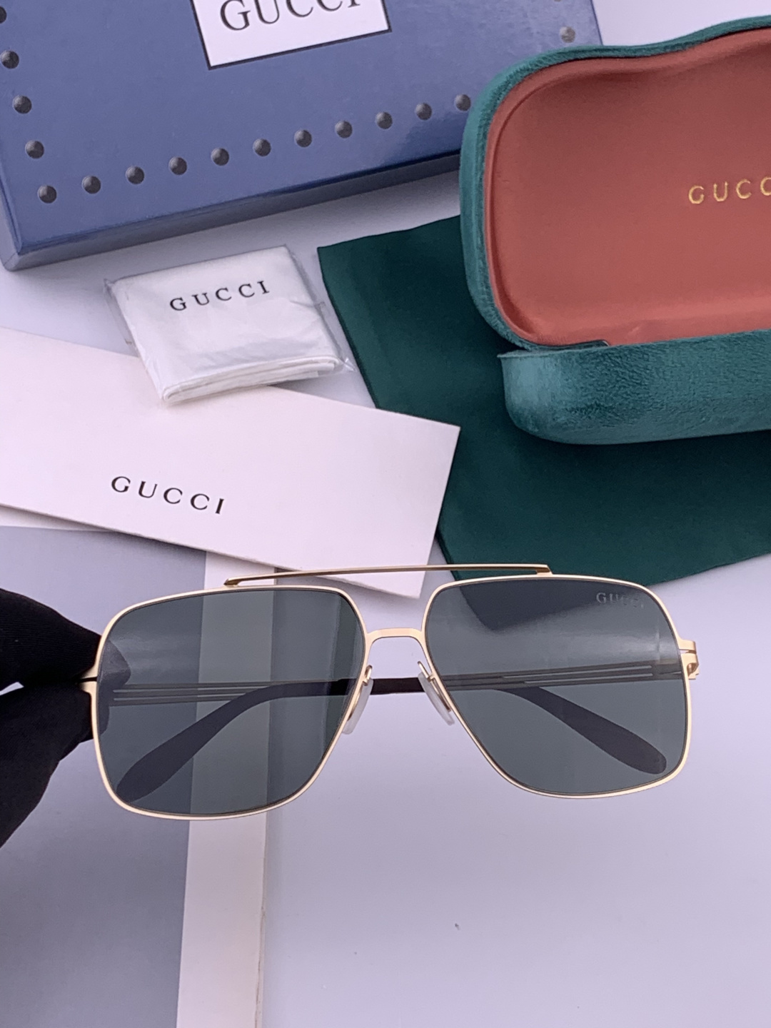 ♦️ GUCCI 新款男女情侣款太阳镜多边形墨镜iP电镀永不褪色 超轻超有弹性整幅眼镜无螺丝重要的是压不