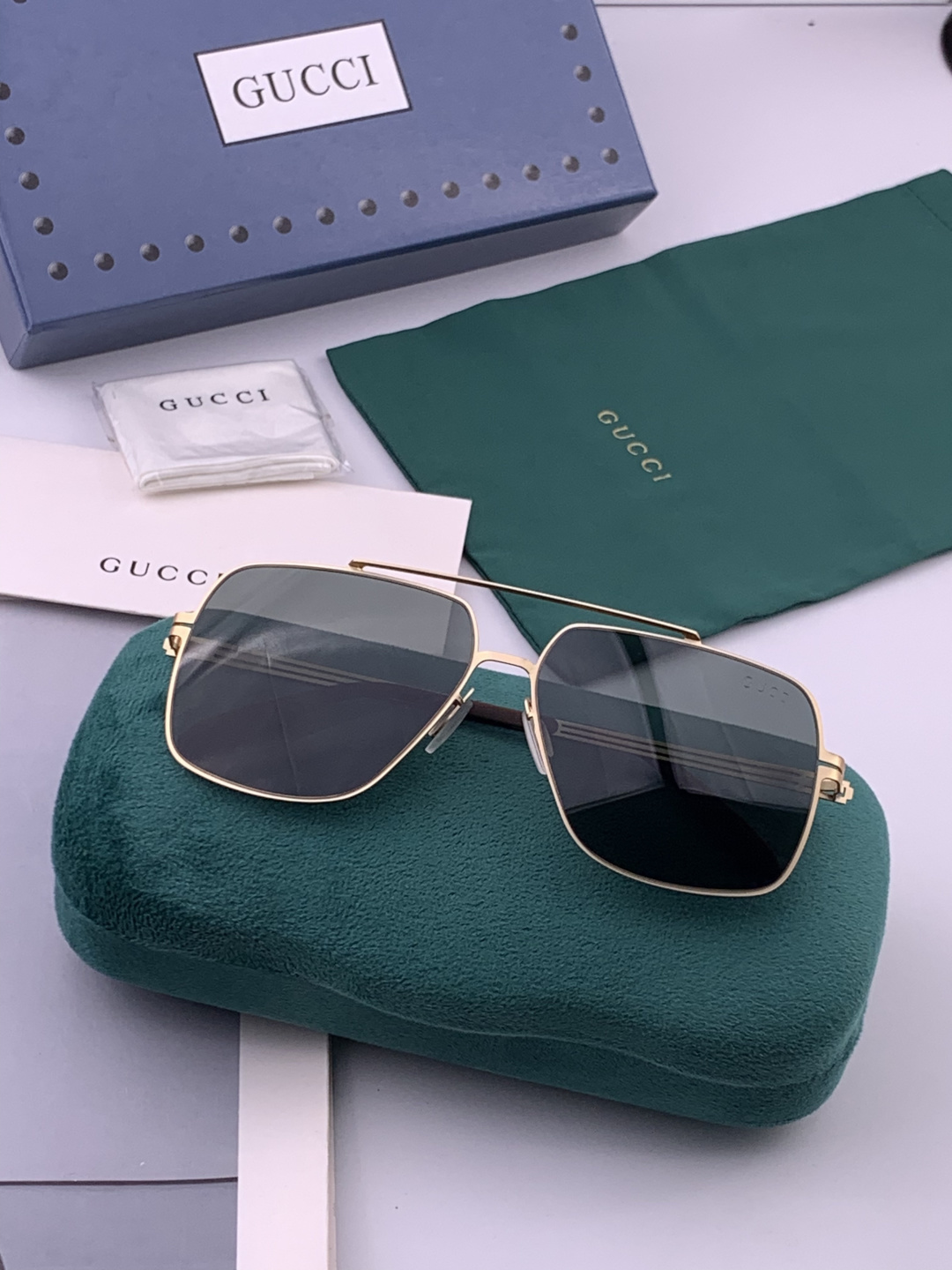 ♦️ GUCCI 新款男女情侣款太阳镜多边形墨镜iP电镀永不褪色 超轻超有弹性整幅眼镜无螺丝重要的是压不