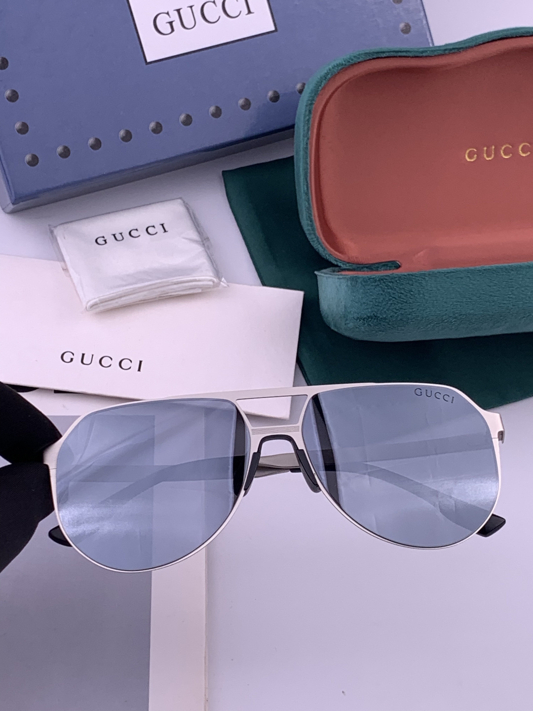GUCCI 男款炫彩飞行员偏光太阳镜 ❤️材质：高清尼龙加厚卡槽高清偏光镜片 🌹无边框镜架💕颜👍型号：G