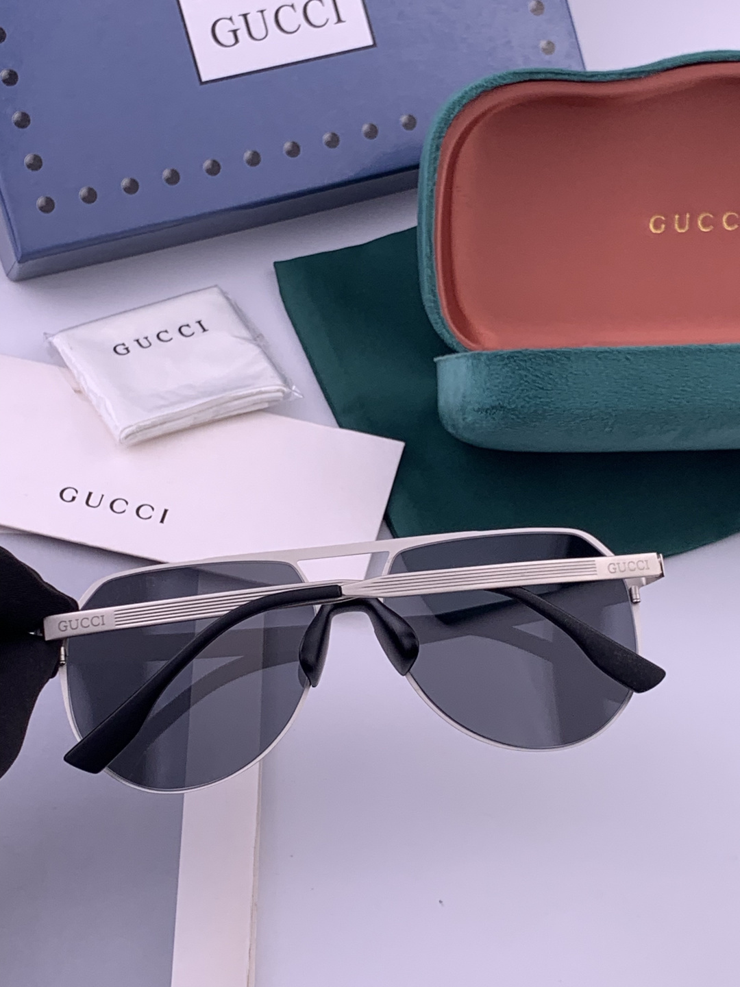 GUCCI 男款炫彩飞行员偏光太阳镜 ❤️材质：高清尼龙加厚卡槽高清偏光镜片 🌹无边框镜架💕颜👍型号：G