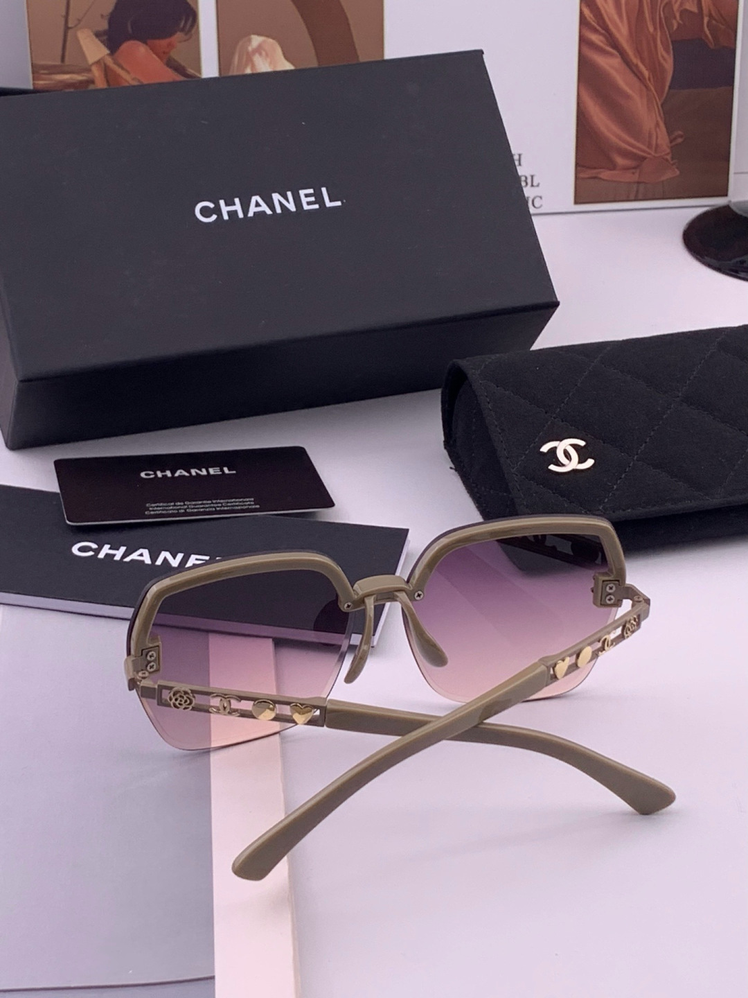 新品CHANEL 香奈儿太阳镜以独特魅力和前卫风格诠释春夏最新眼镜，质感超好佩带舒适 型号：CH6700