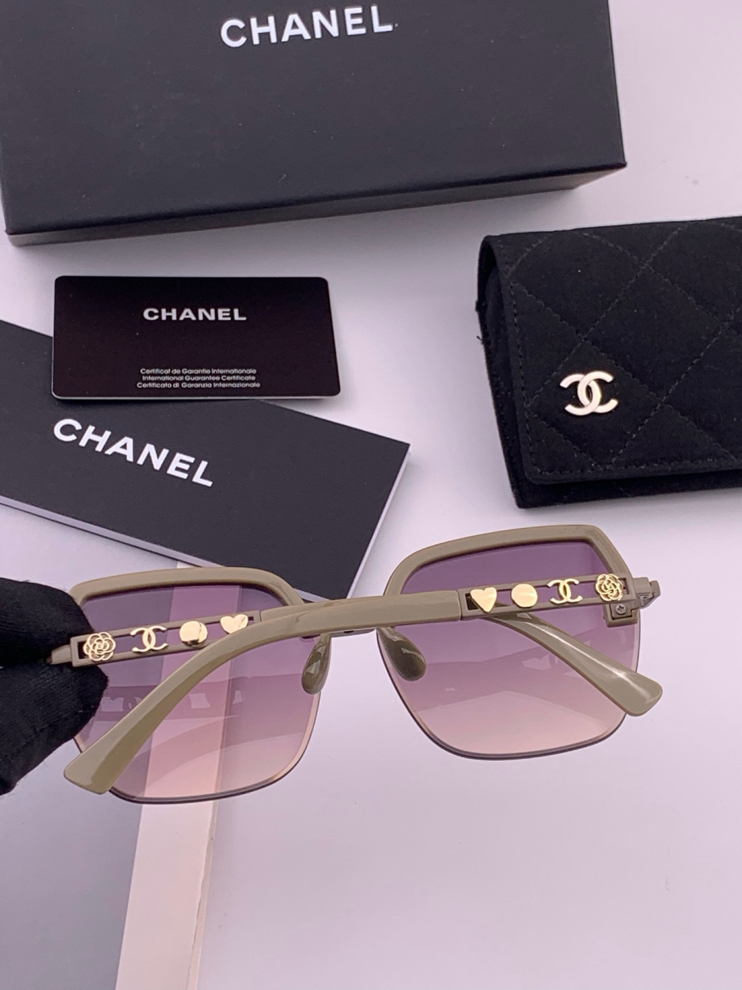 新品CHANEL 香奈儿太阳镜以独特魅力和前卫风格诠释春夏最新眼镜，质感超好佩带舒适 型号：CH6700
