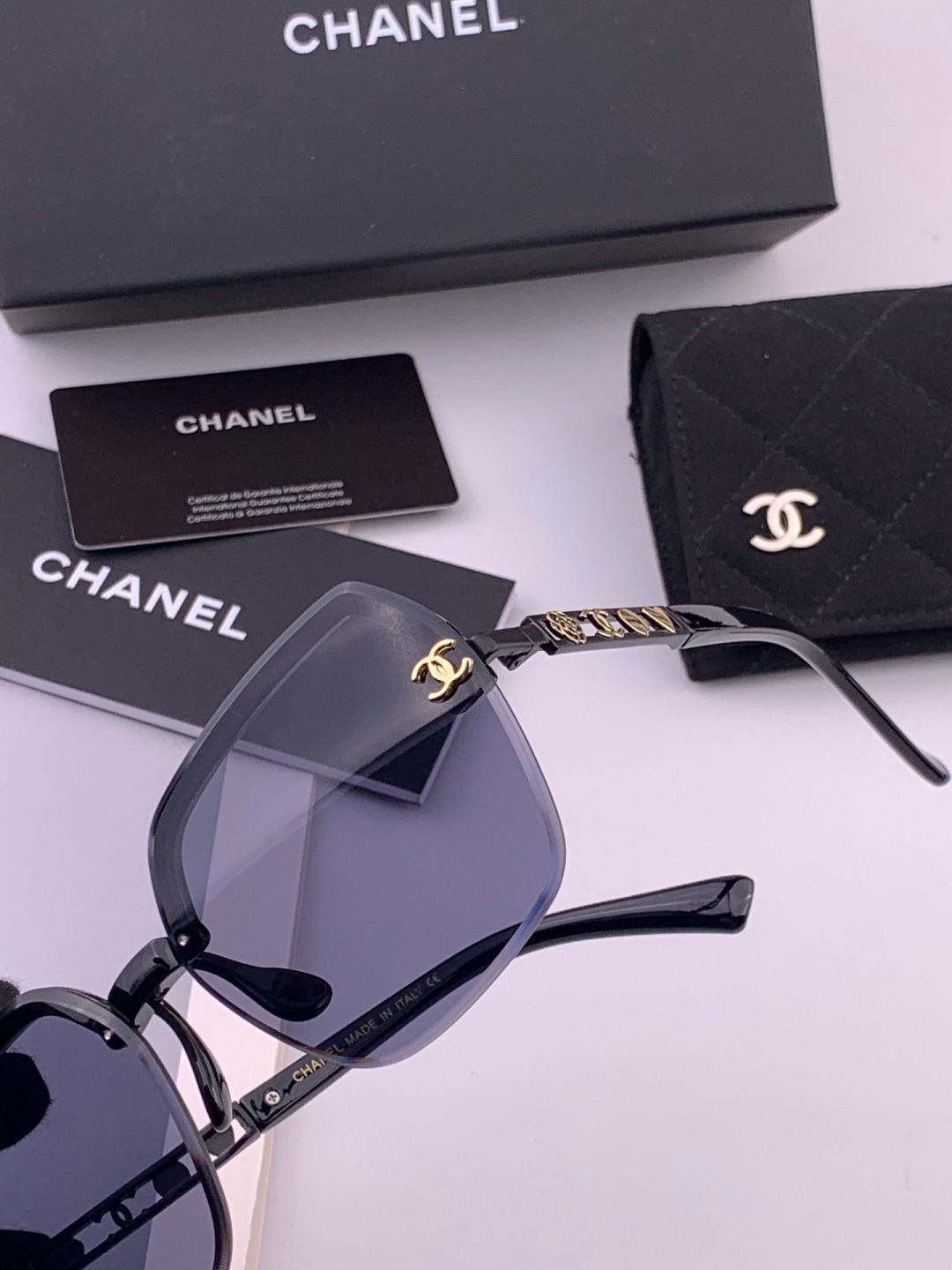 新品CHANEL 香奈儿太阳镜以独特魅力和前卫风格诠释春夏最新眼镜，质感超好佩带舒适 型号：CH6700