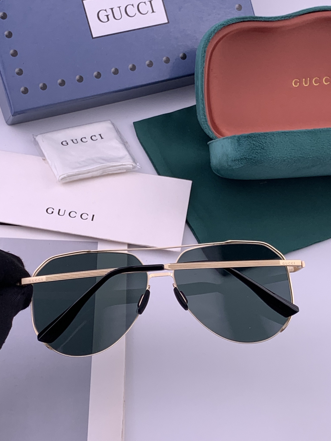 ♦️ GUCCI 新款男女情侣款太阳镜多边形墨镜iP电镀永不褪色 超轻超有弹性整幅眼镜无螺丝重要的是压不