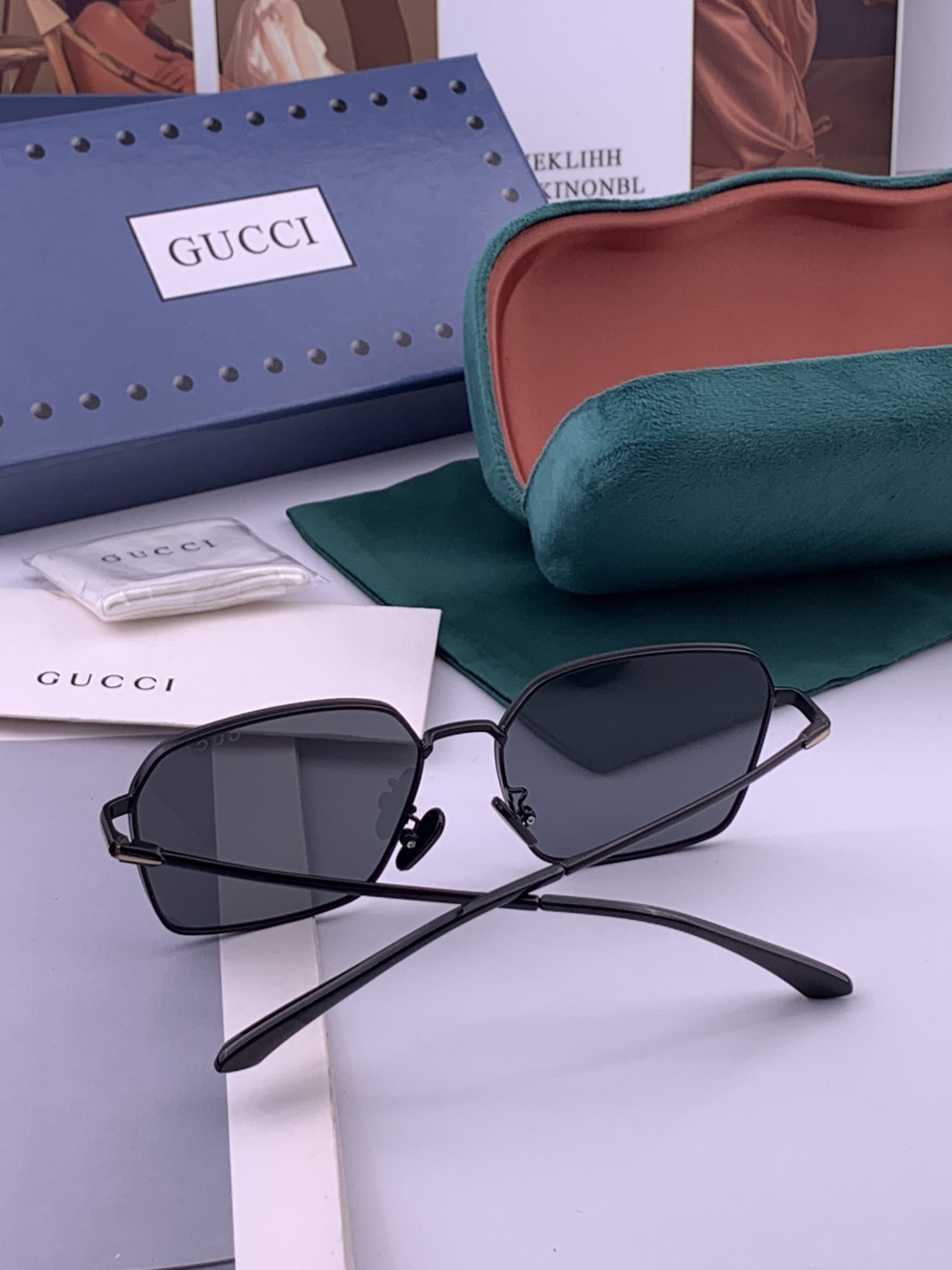 GUCCI 男款炫彩飞行员偏光太阳镜 ❤️材质：高清尼龙加厚卡槽高清偏光镜片 🌹无边框镜架💕颜👍型号：G