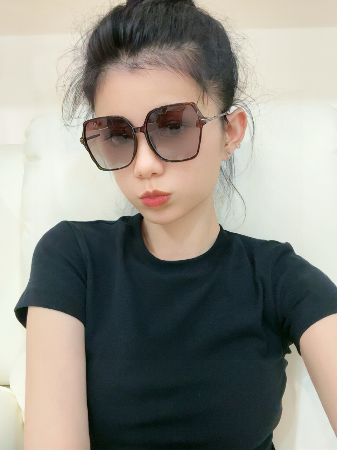 DIOR女士太阳镜🎒新款 最潮时尚太阳镜👓👕出行必备👒👠潮人必备[呲牙][呲牙] 高档金属镶钻搭配宝丽来