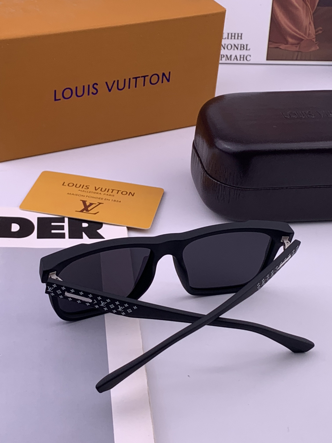 LV 开春新款  潮流爆款 时尚方框太阳镜 高品质 佩戴舒适 网红潮款墨镜 型号L8510