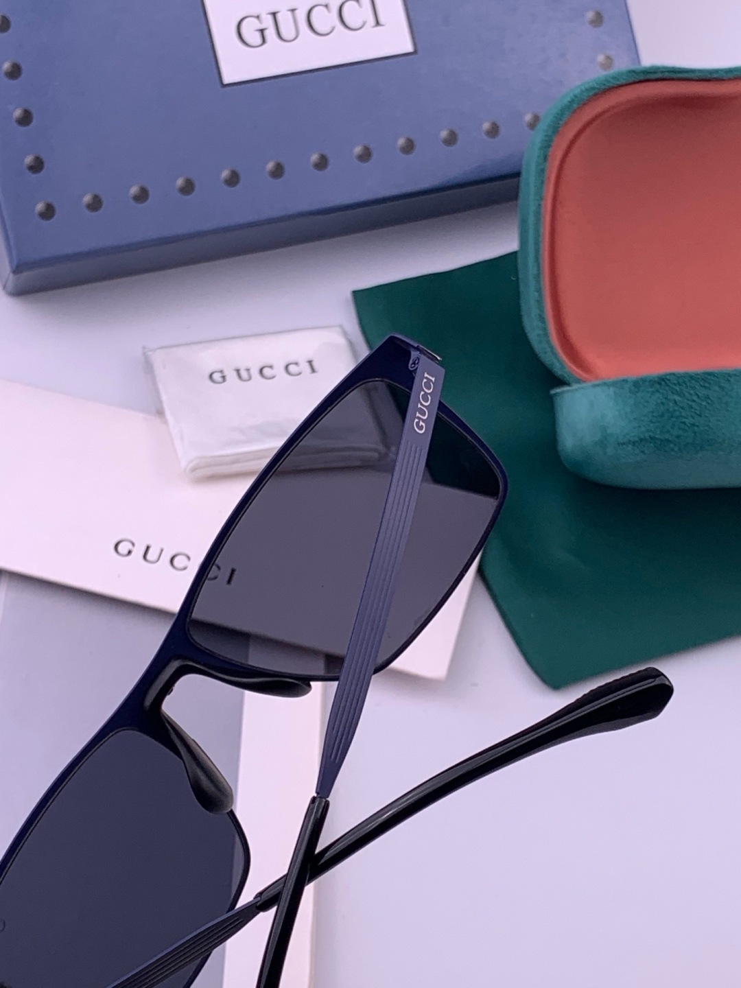 GUCCI 男款炫彩飞行员偏光太阳镜 ❤️材质：高清尼龙加厚卡槽高清偏光镜片 🌹无边框镜架💕颜👍型号：G