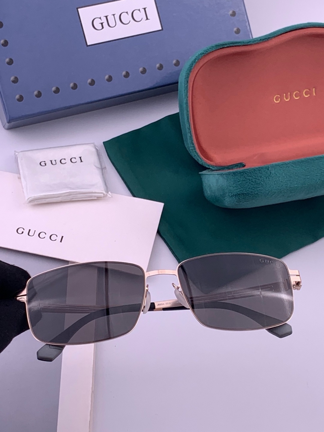GUCCI 男款炫彩飞行员偏光太阳镜 ❤️材质：高清尼龙加厚卡槽高清偏光镜片 🌹无边框镜架💕颜👍型号：G