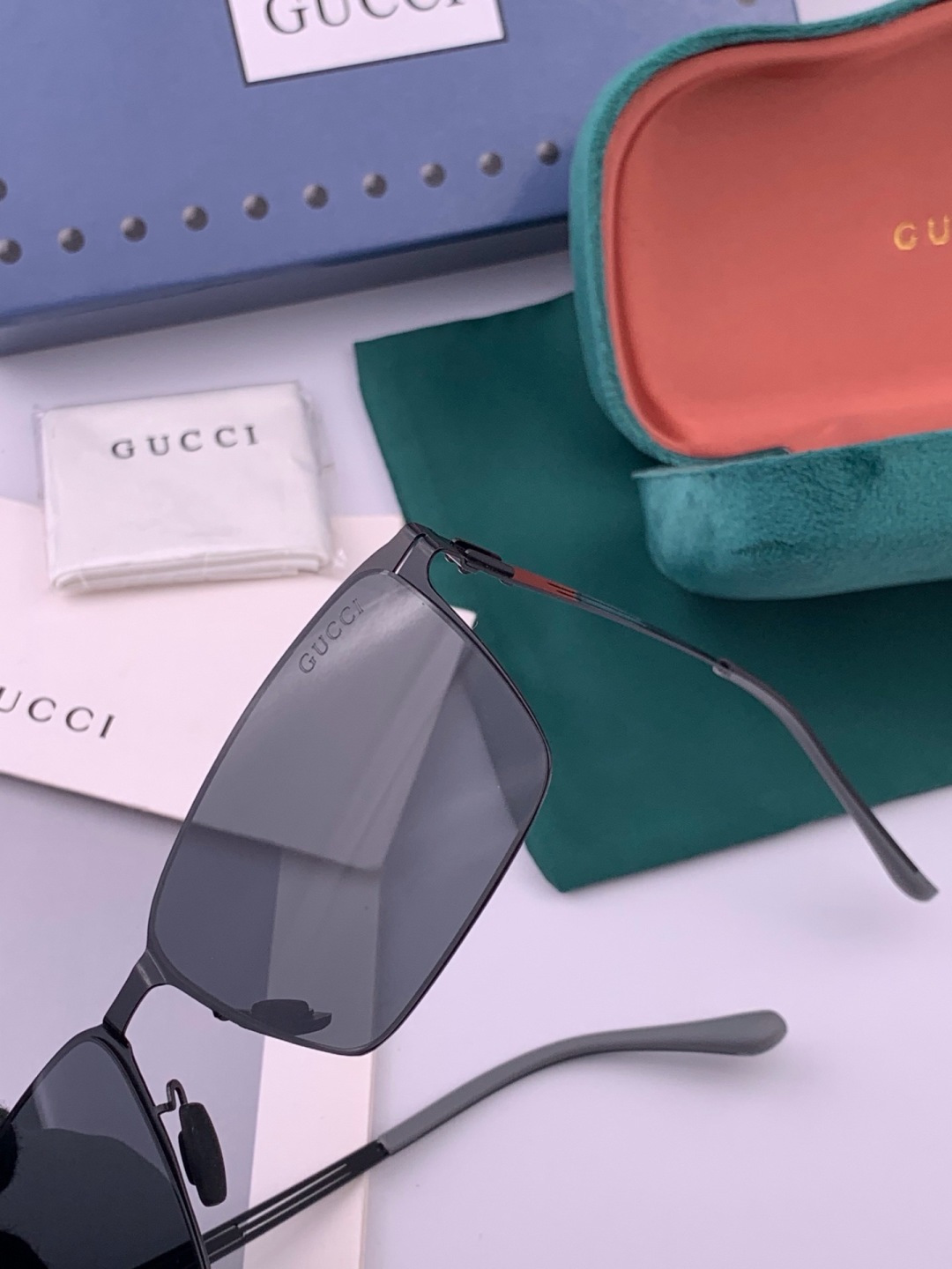 ♦️GUCCI 新款男女情侣款太阳镜多边形墨镜iP电镀永不褪色 超轻超有弹性整幅眼镜无螺丝重要的是压不坏