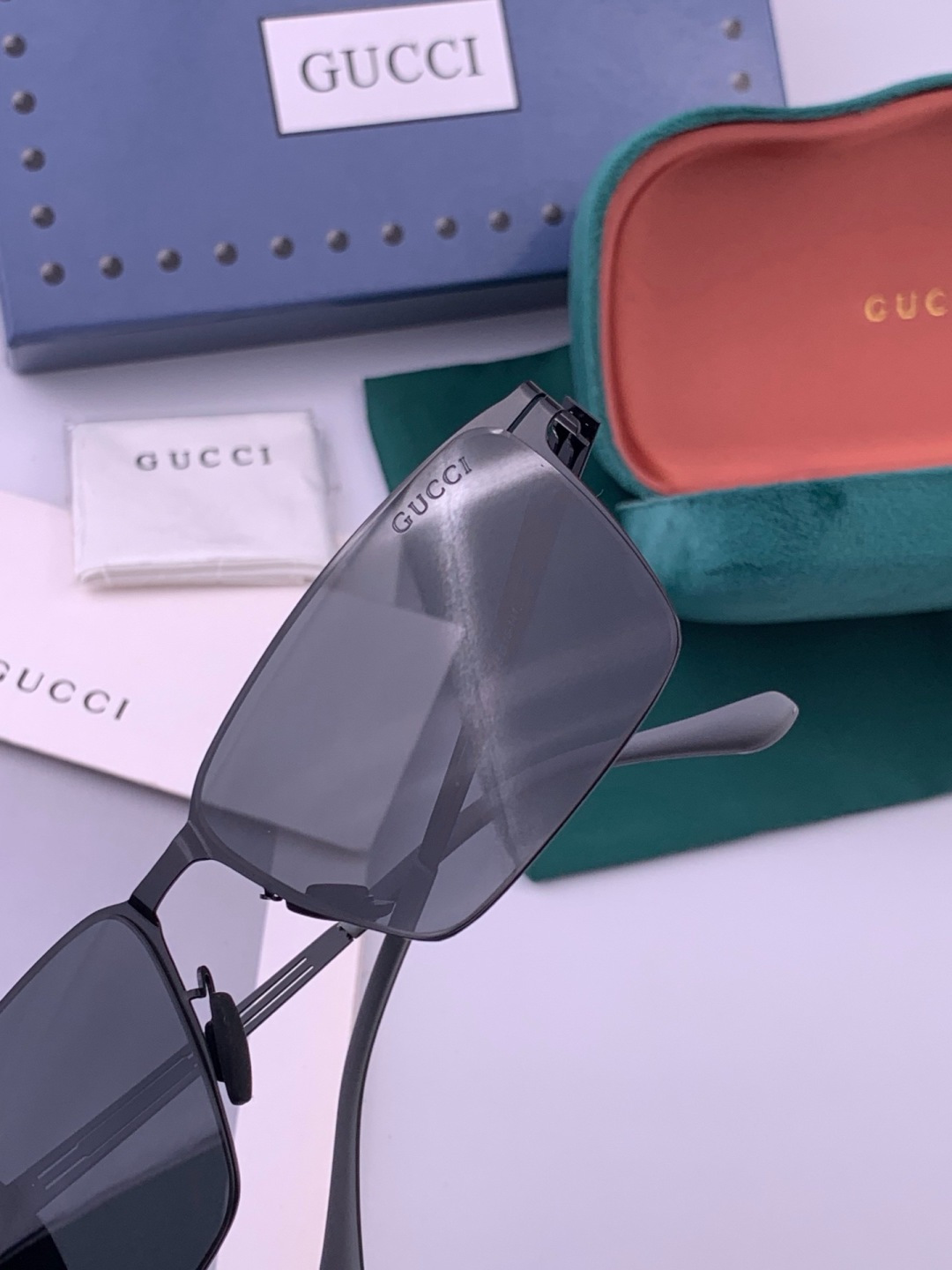 ♦️GUCCI 新款男女情侣款太阳镜多边形墨镜iP电镀永不褪色 超轻超有弹性整幅眼镜无螺丝重要的是压不坏