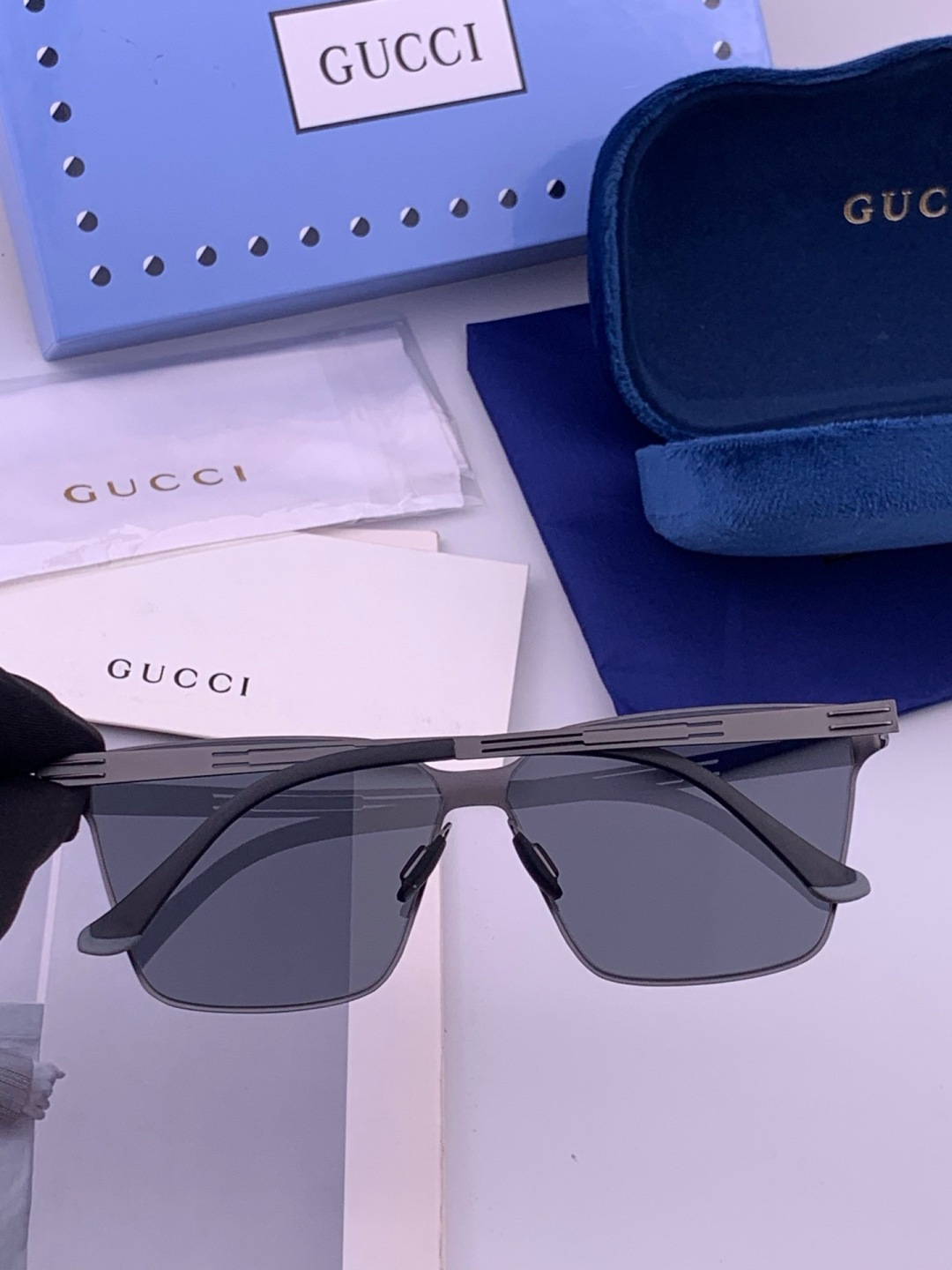 GUCC* 新款男女情侣款太阳iP电镀永不褪色 卖点：超轻超有弹性整幅眼镜无螺丝重要的是压不坏、镜片：高