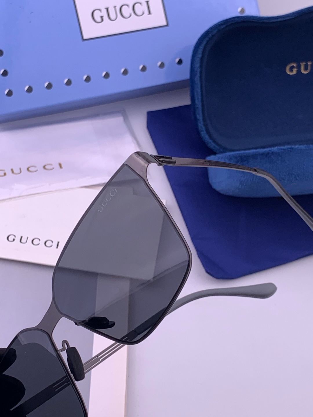 GUCC* 新款男女情侣款太阳iP电镀永不褪色 卖点：超轻超有弹性整幅眼镜无螺丝重要的是压不坏、镜片：高